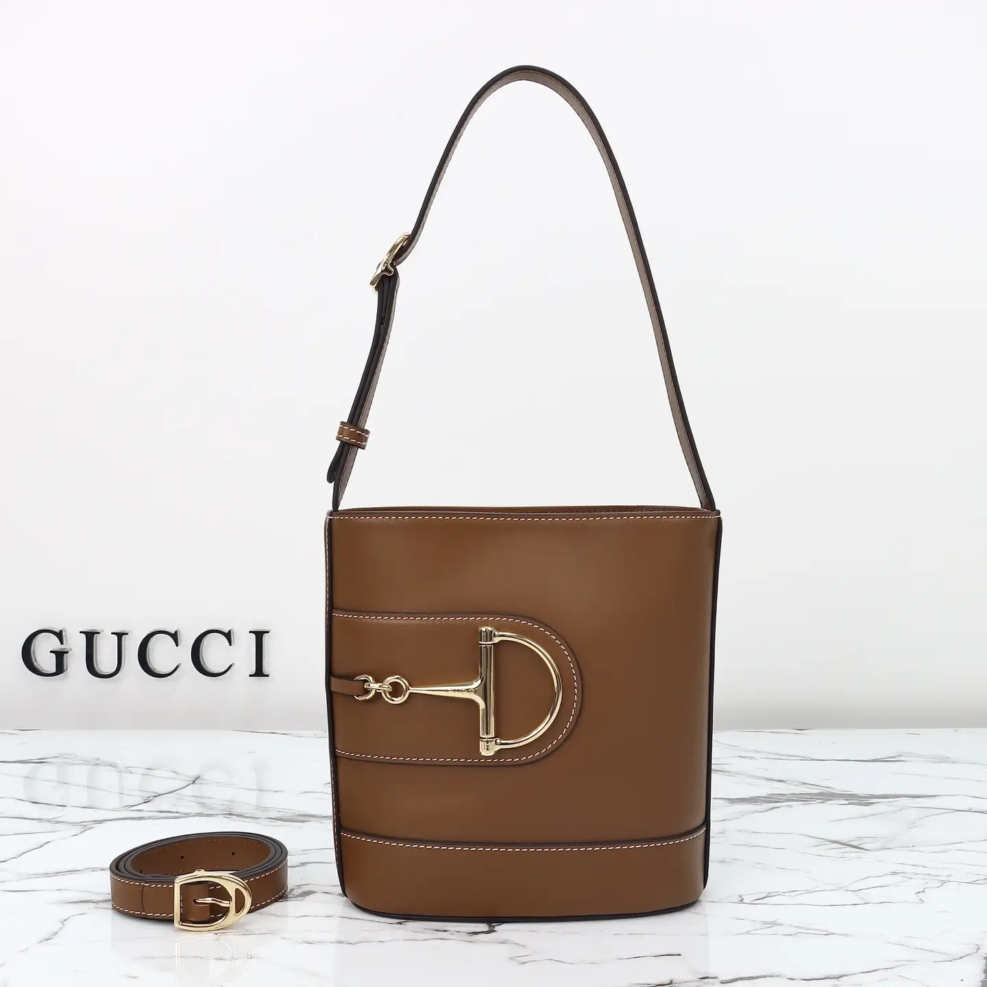 Gucci， Original leather, style 833665 Brown leather size: Width 18