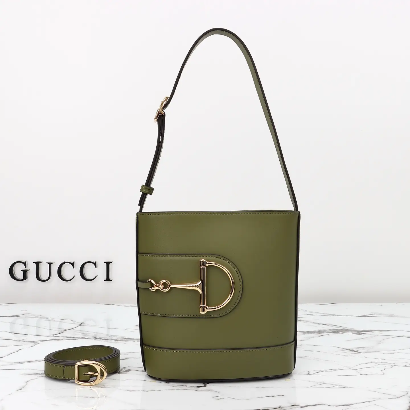 Gucci， Original leather, model number 833665 Green leather