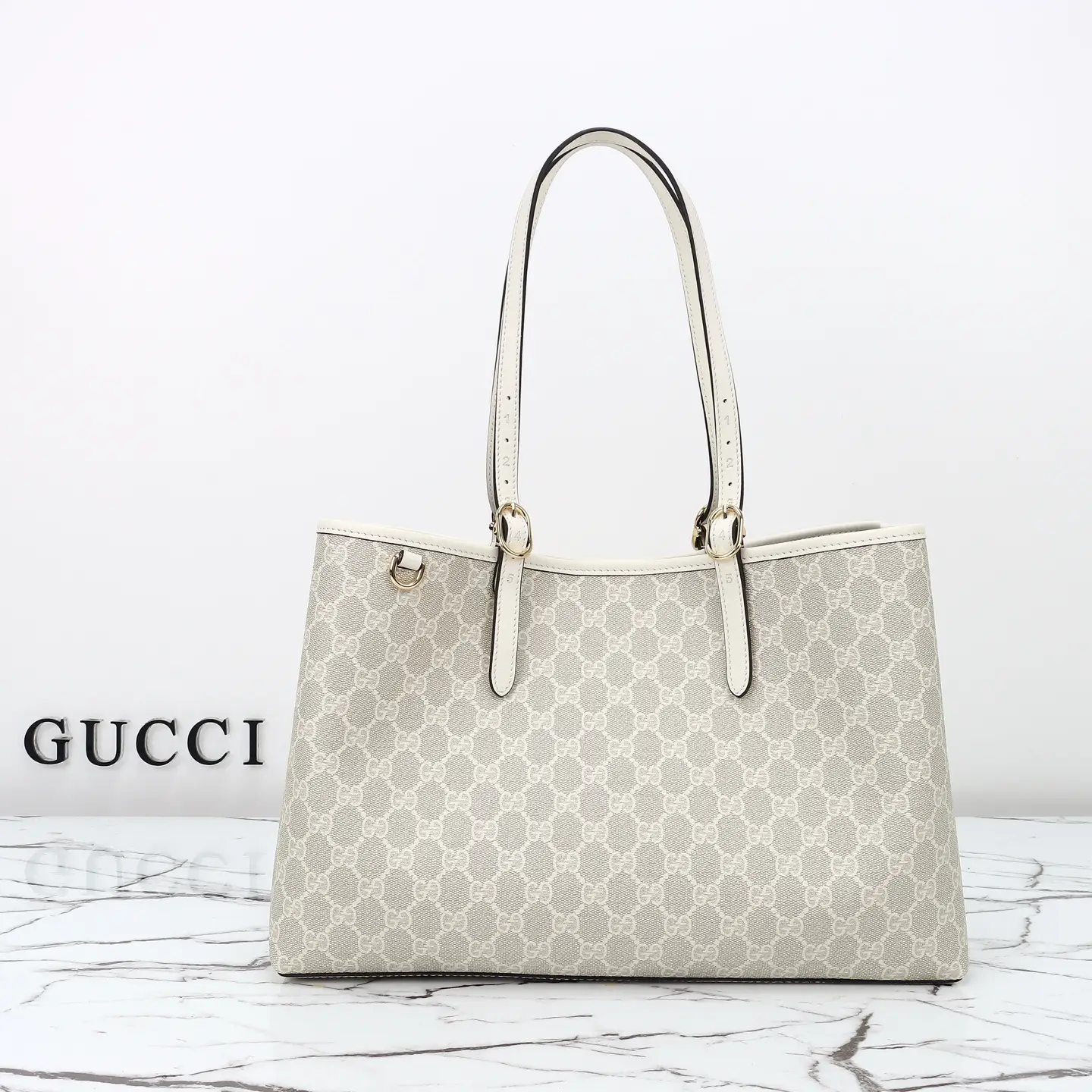Gucci， Original leather, model number 815213 white glue