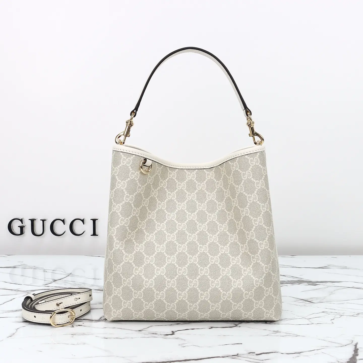 Gucci， Original leather, model number 815103 white glue
