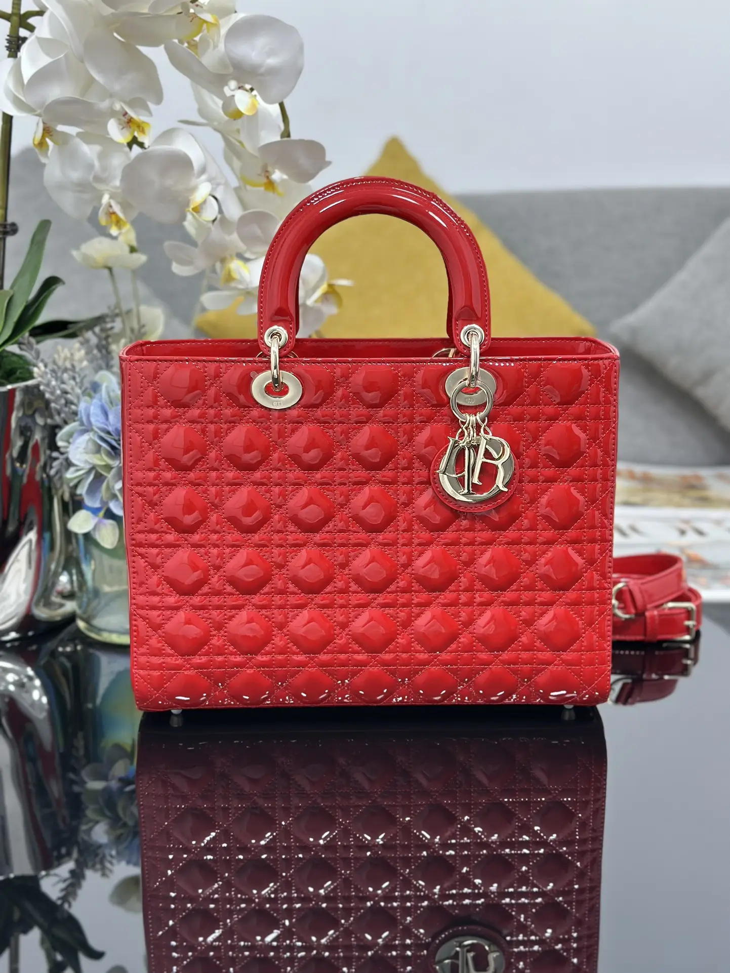 Lady Dior seven panel patent leather flap, the handbag embodies Dior in a concentrated manner