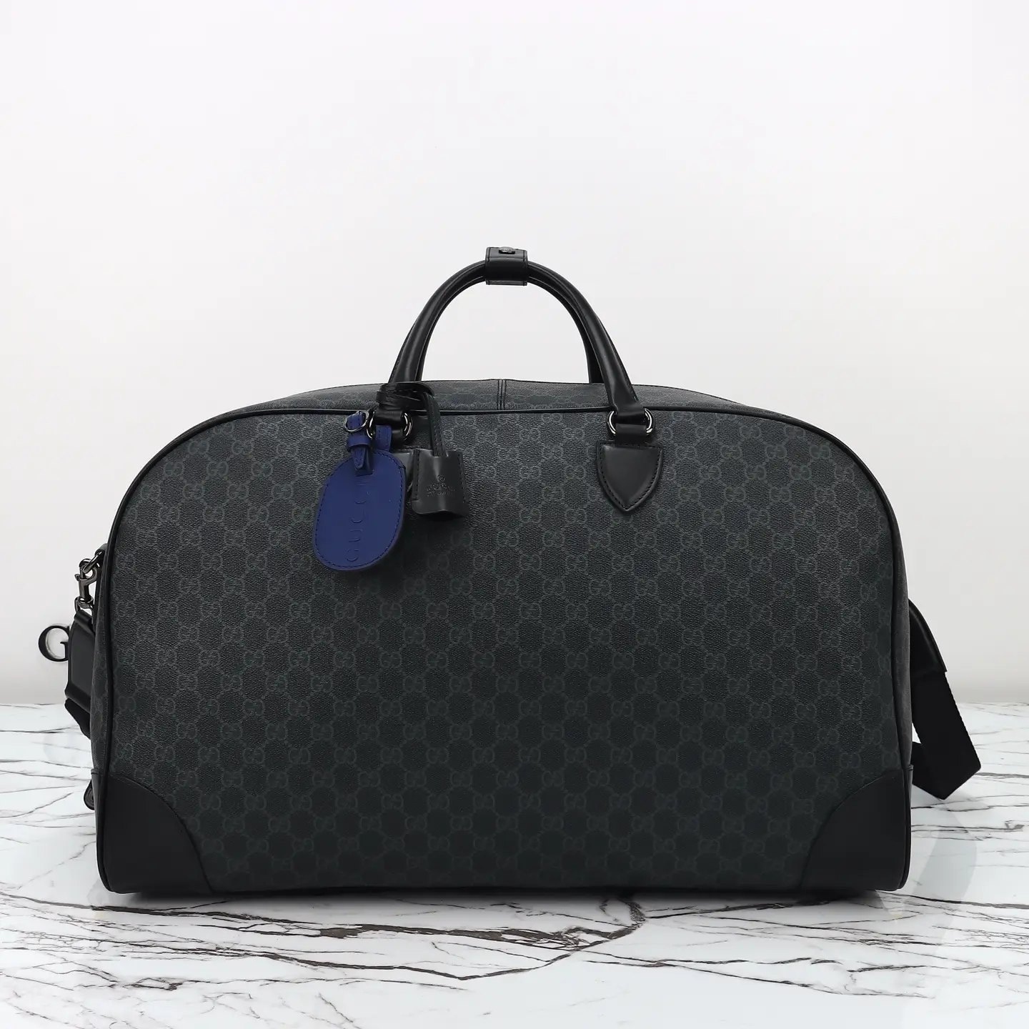 Gucci， Original leather, model number 821158 grams adhesive size