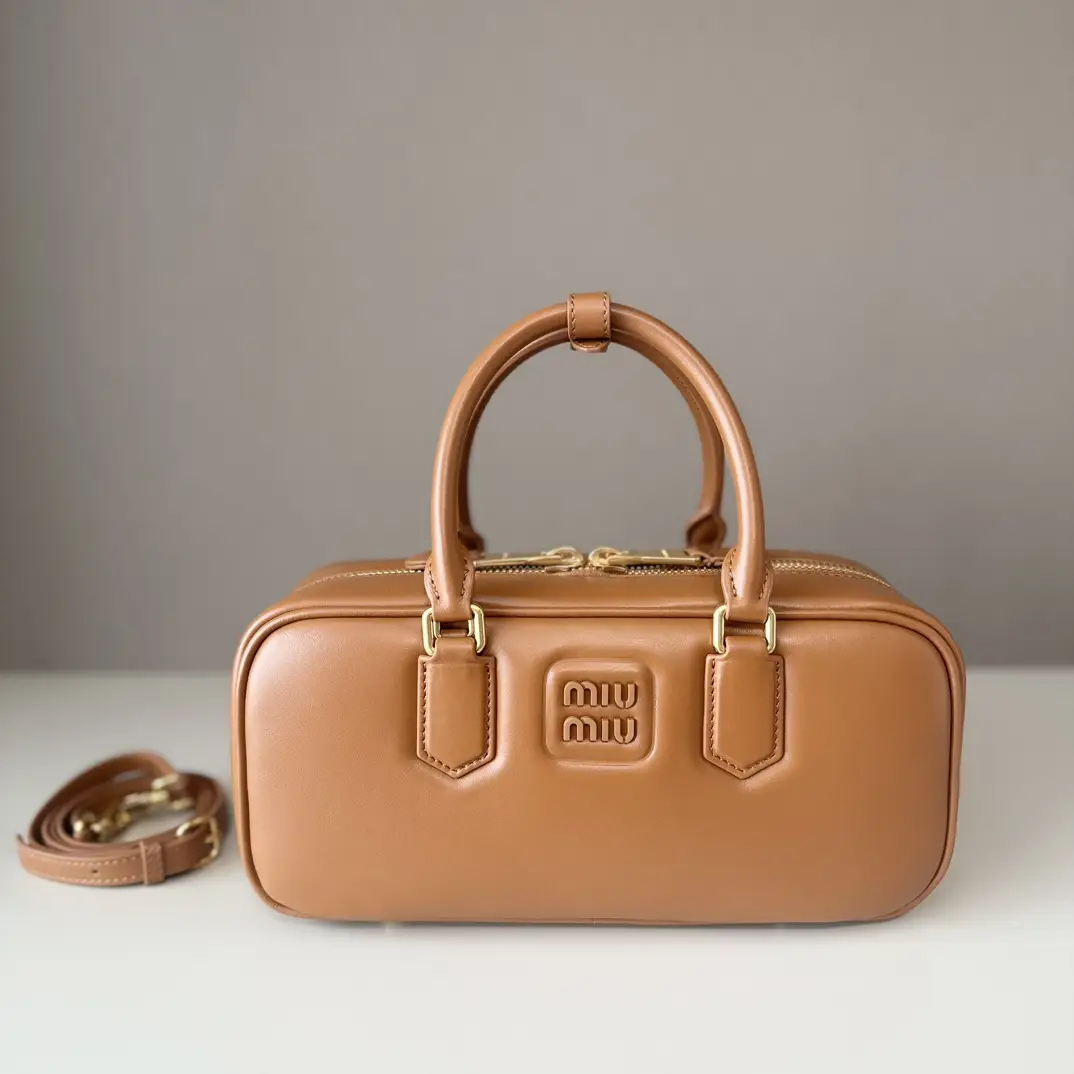 Upgraded version Miu Cognac color
5BB148, Miu's new bowling bag, official website