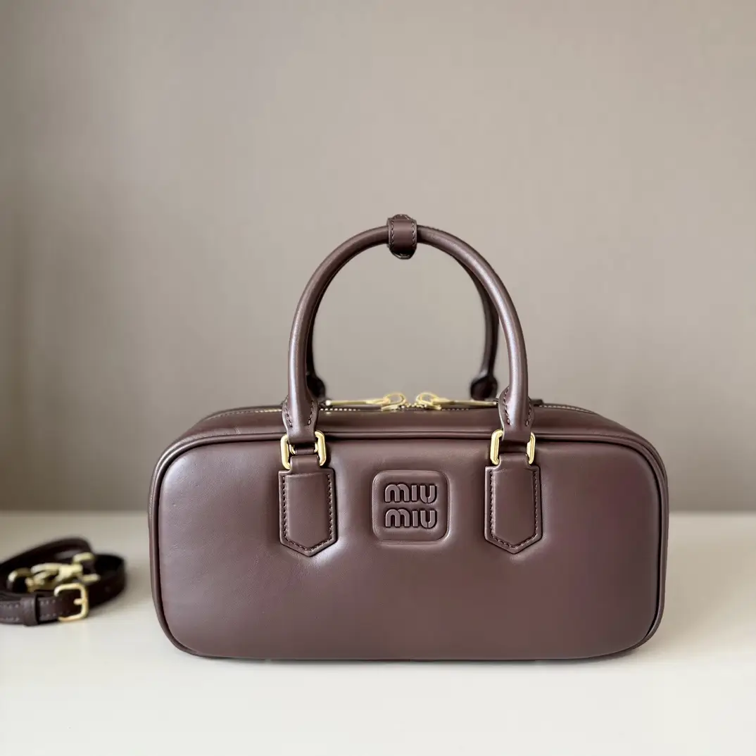 Upgraded version Miu heather wood color
5BB148, Miu's new bowling bag, official