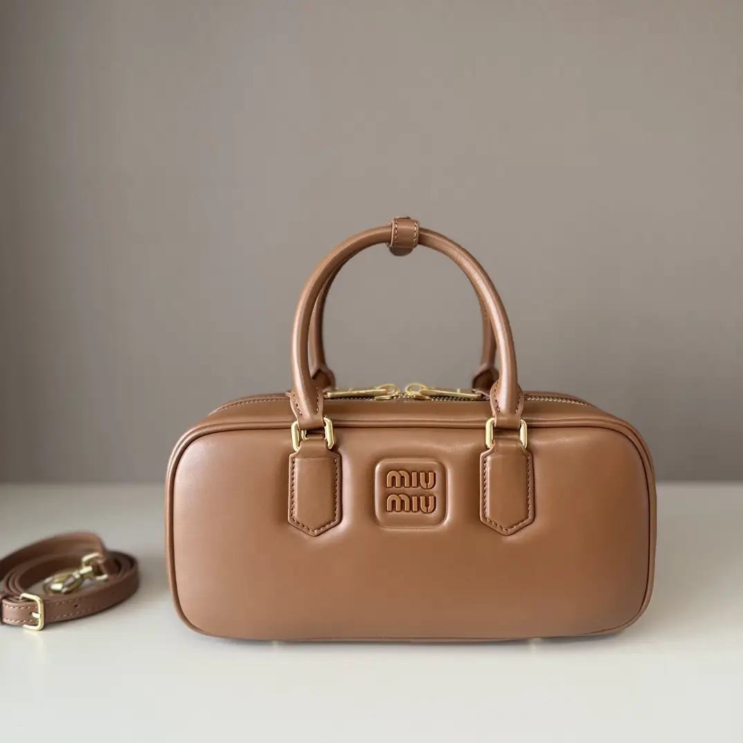Upgraded version Miu Brown
5BB148, Miu's new bowling bag, official website owner