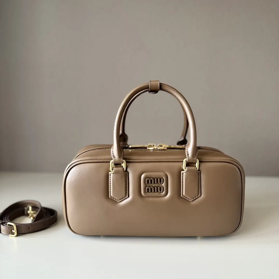 Upgraded version Miu Moss original color
5BB148, Miu's new bowling bag, official website