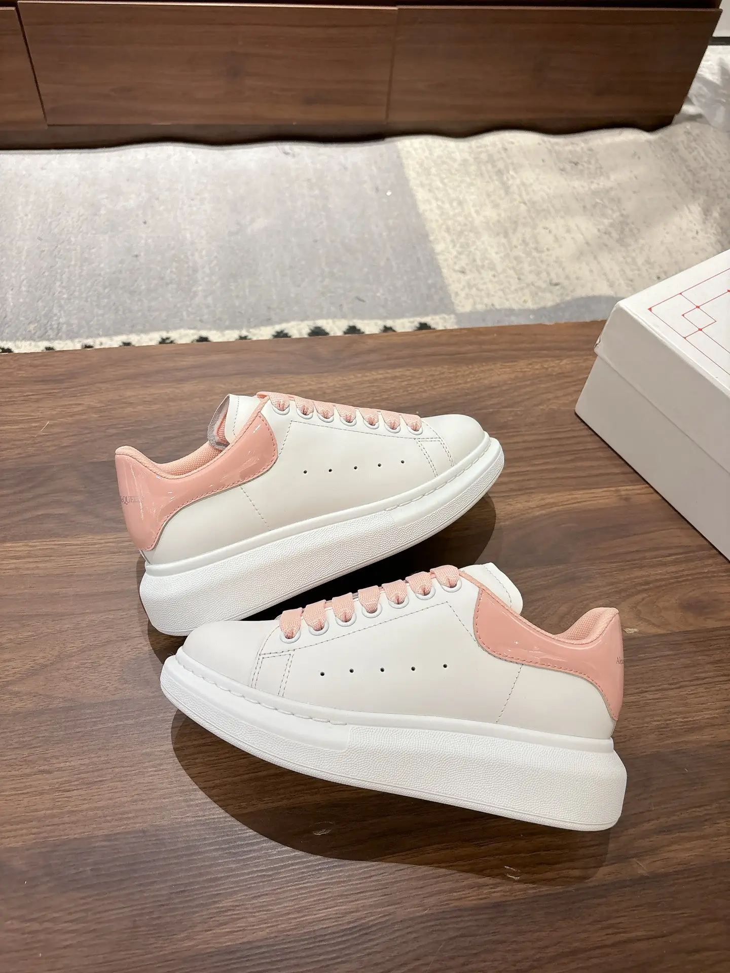 New Counter Style - Spring/Summer Lacquer Leather Style
Yangli: Women's 280, Men's 290