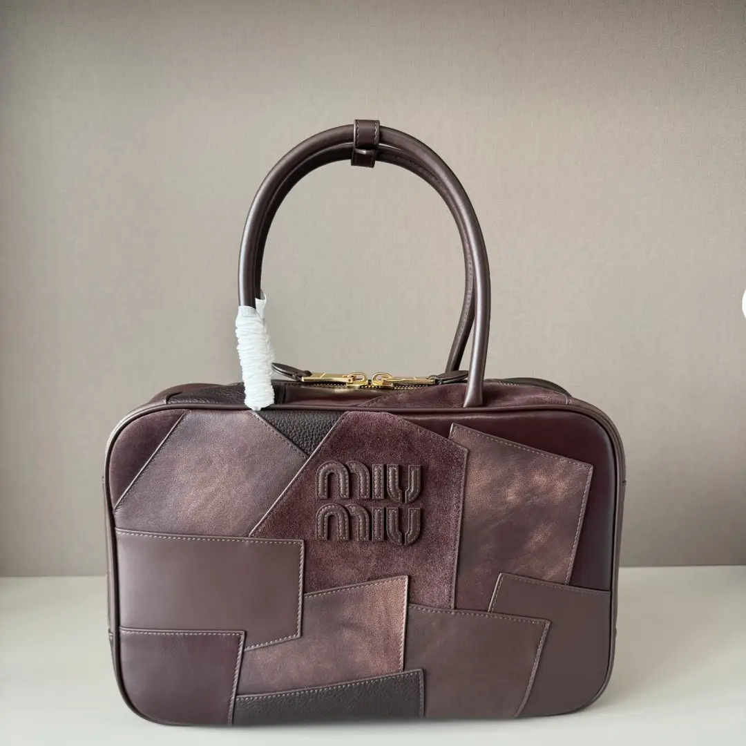 24ss Spring/Summer Limited Edition briefcase
The unique fusion of art and personality creates new hot selling products in early spring, which are popular