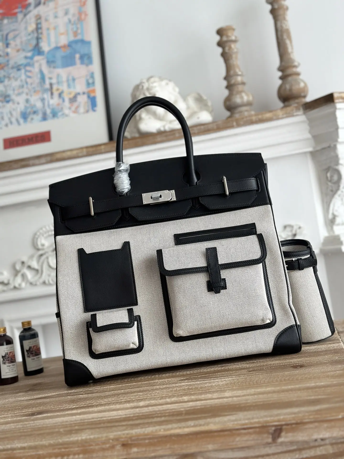 Hac 40 cargo travel bag. Wax thread fully hand sewn
Delicate and smooth swift