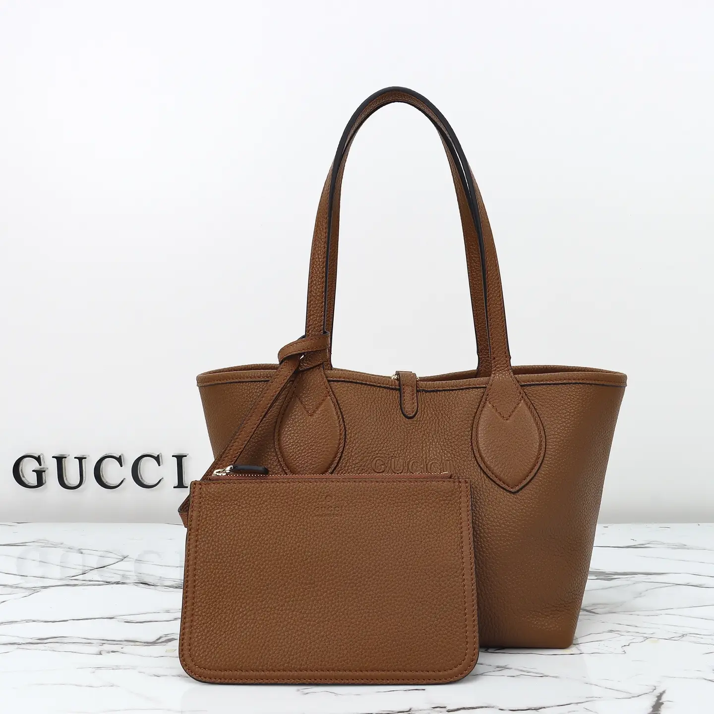 Gucci， Original leather, model number 839124 Brown leather size: Width 21-