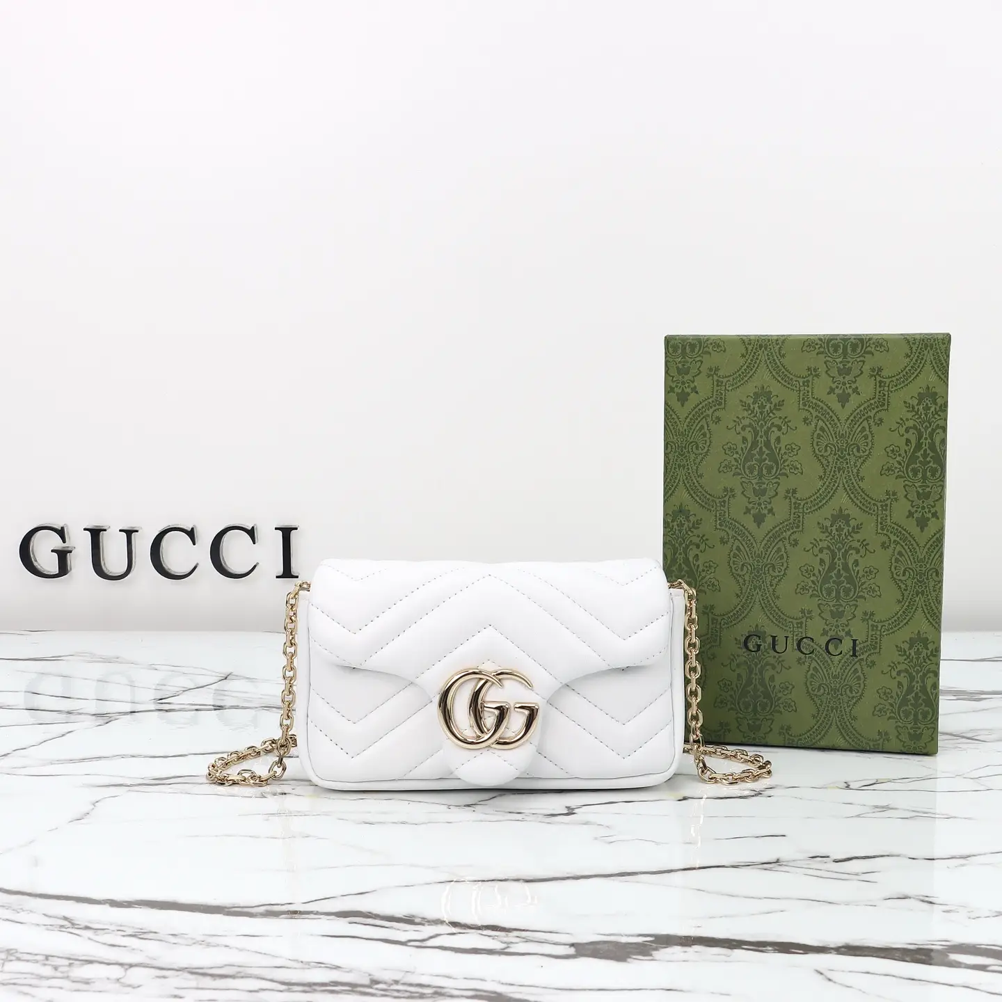Gucci， Original leather, model number 841290, white size