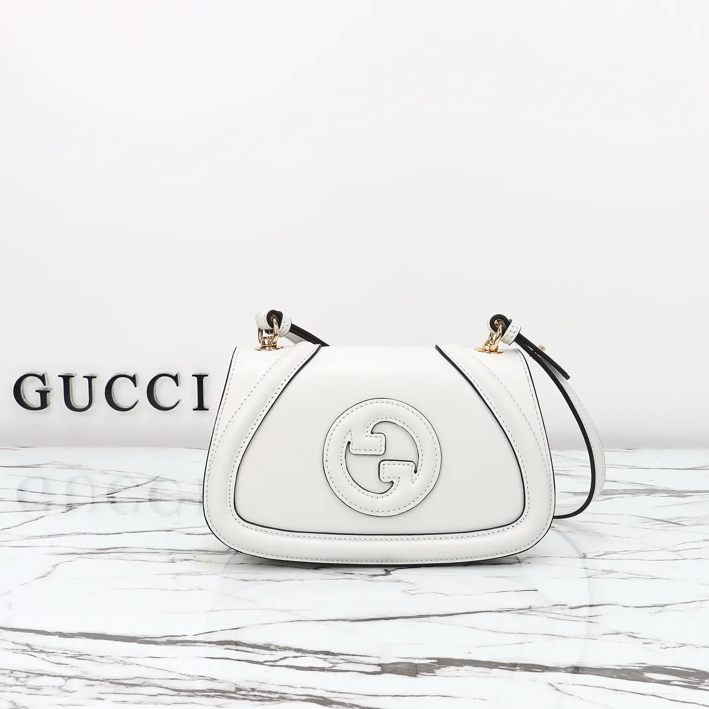 Gucci， Original leather, model number 815700 white leather