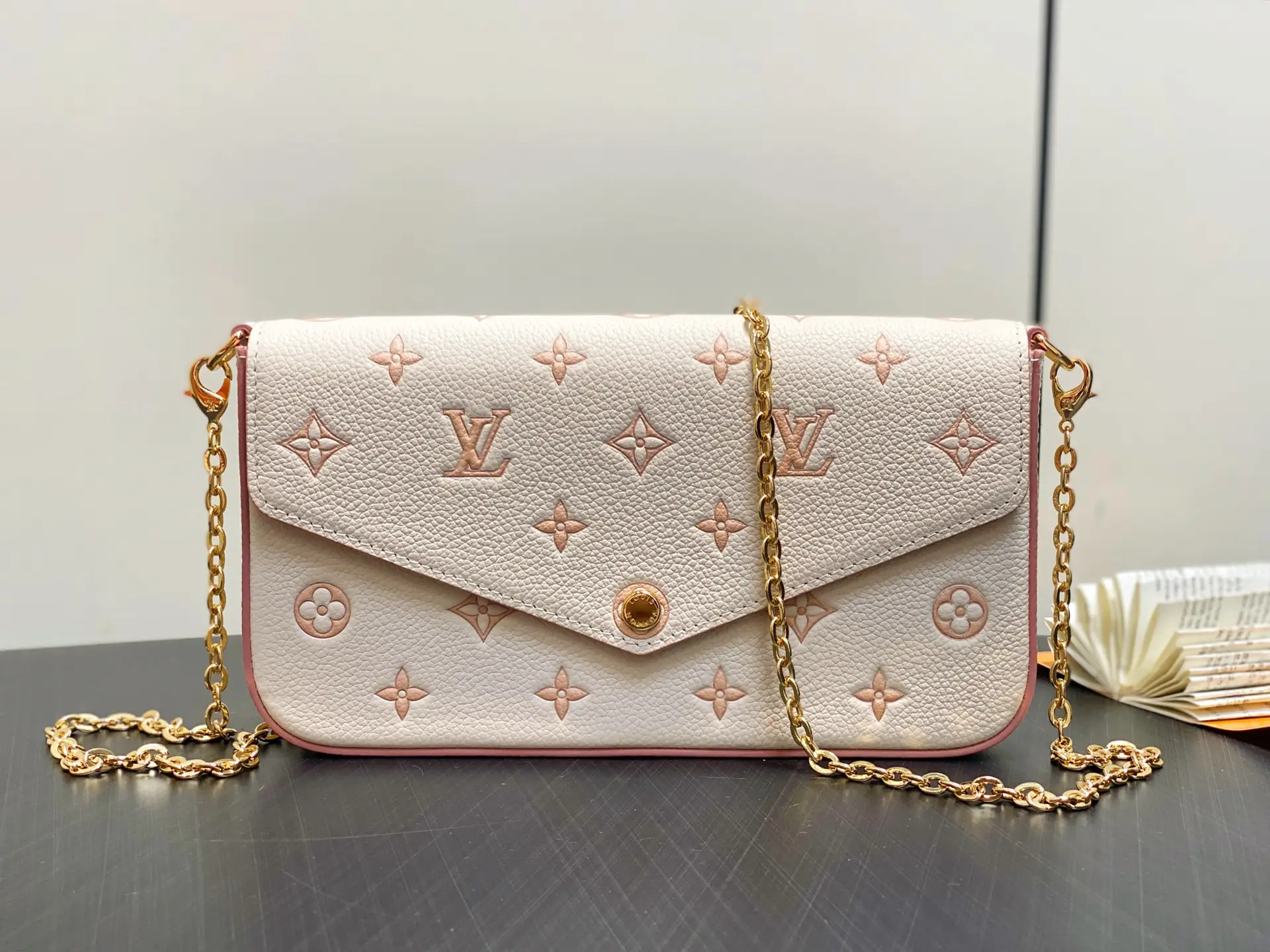 M15968 Cream colored full leather chain bag three piece set POCHETTE FE
