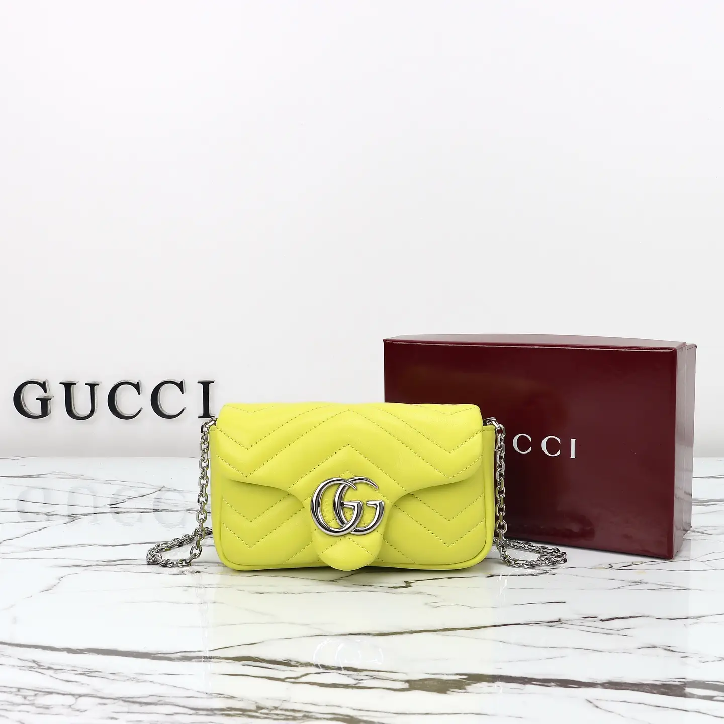 Gucci， Original leather, style 841290, bright yellow size