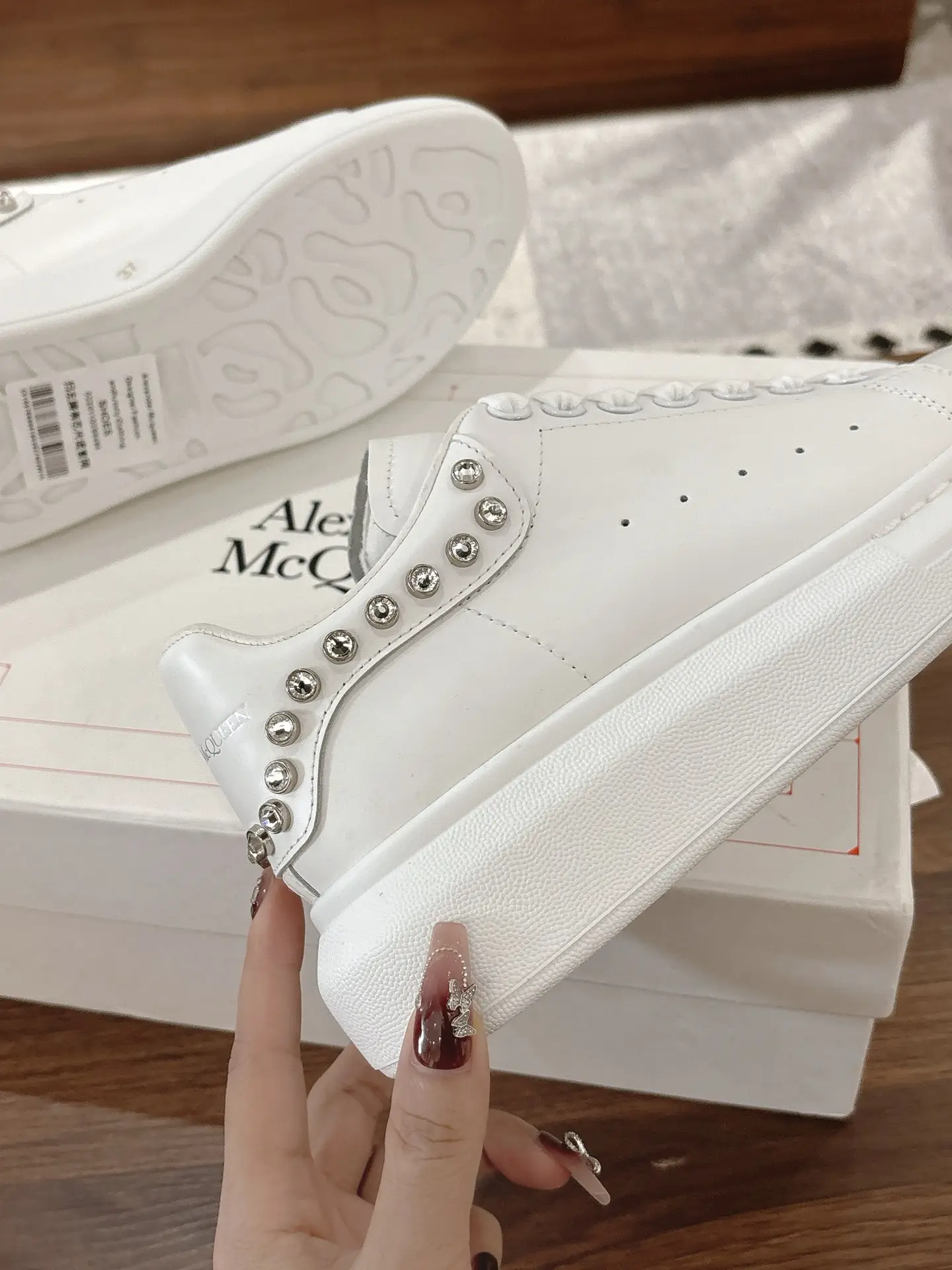 New Counter Style - Diamond Set Tail
Yangli: Women's 300 Men's 300
Top High