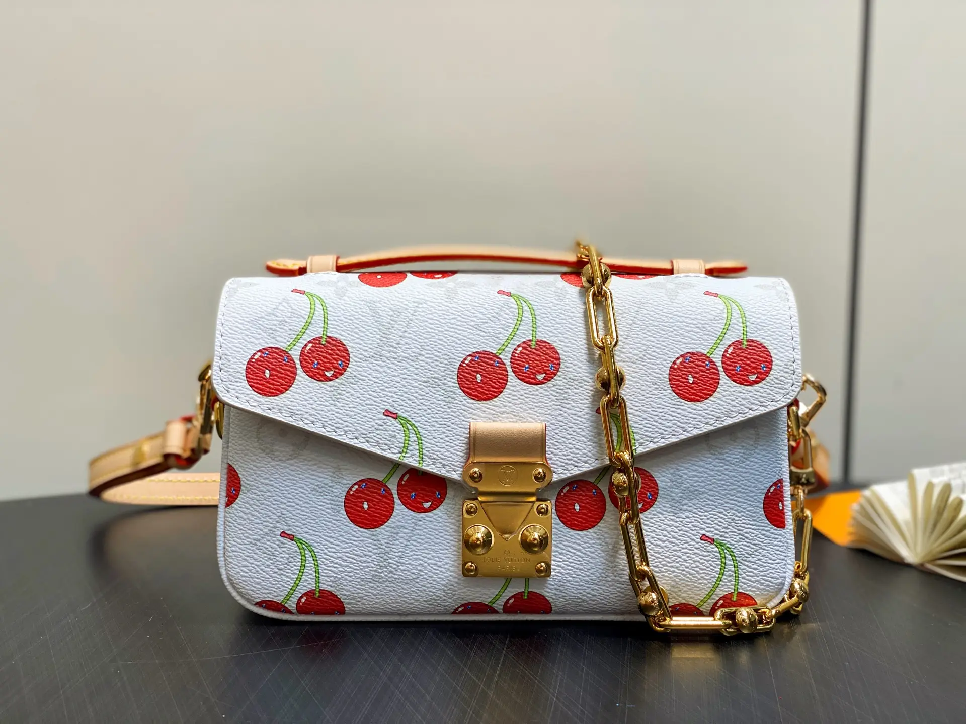 ✨ M14231 White Cherry Chain Bag Mailman Bag LV x TM POC