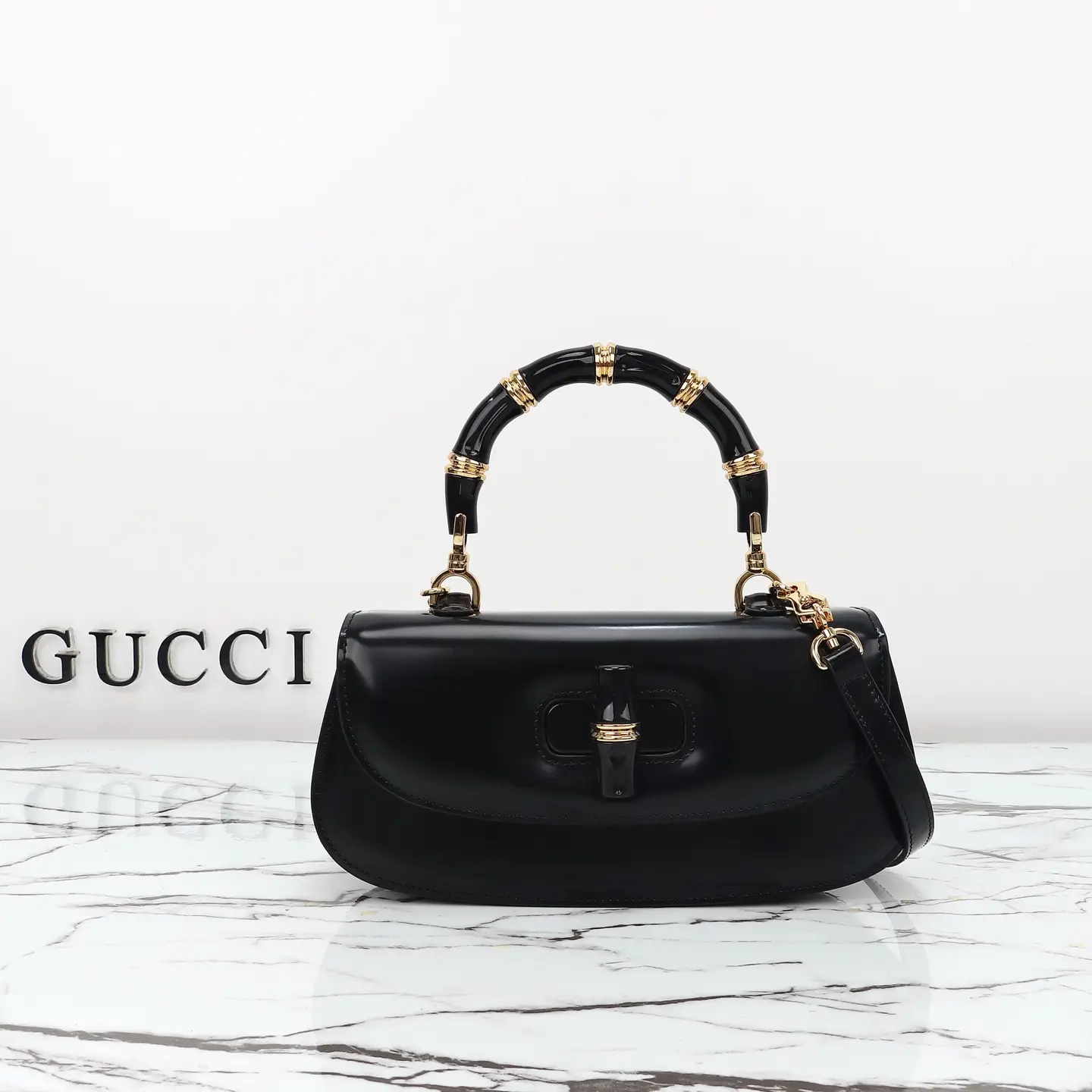 Gucci， Original leather, model number 827750 grams color