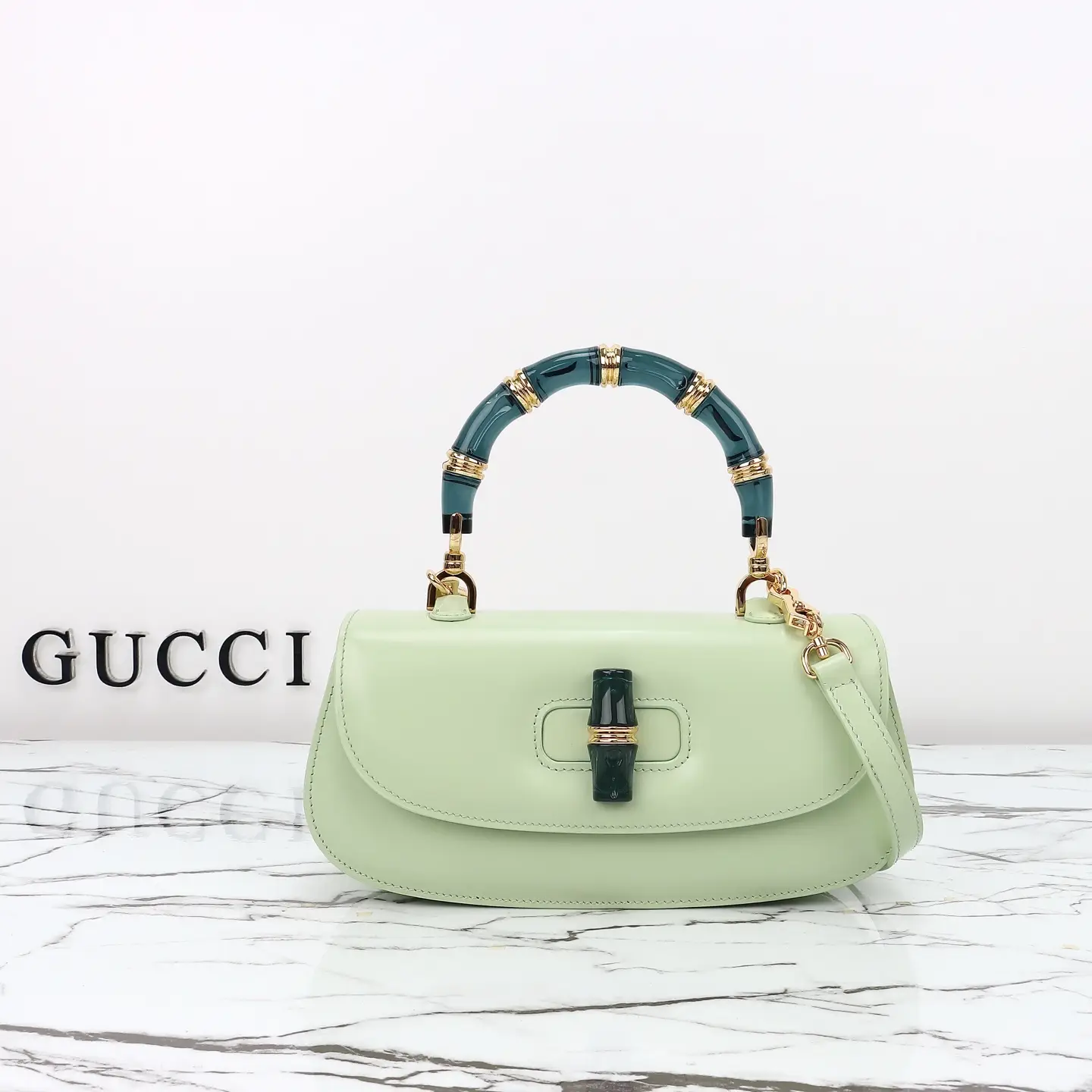 Gucci， Original leather, style 827750 light green