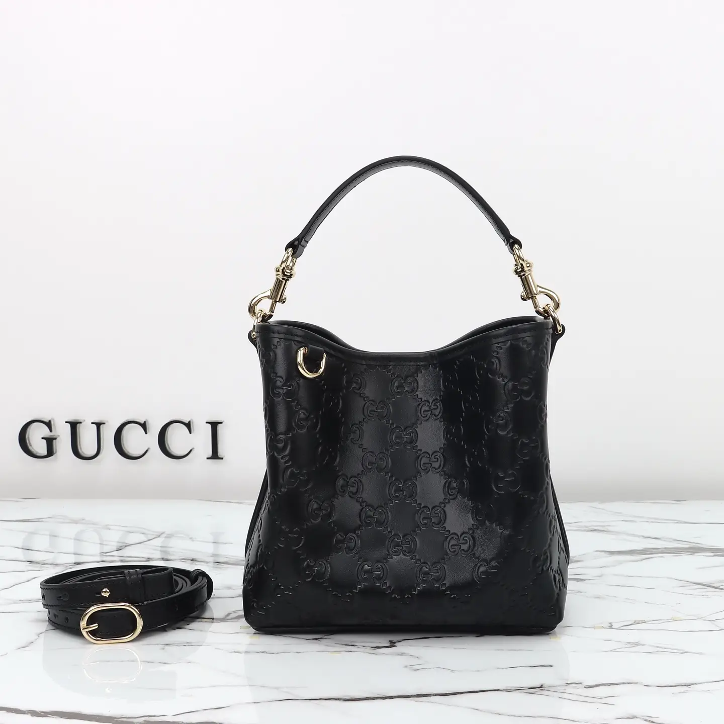 Gucci， Original leather, model number 815118g pressure