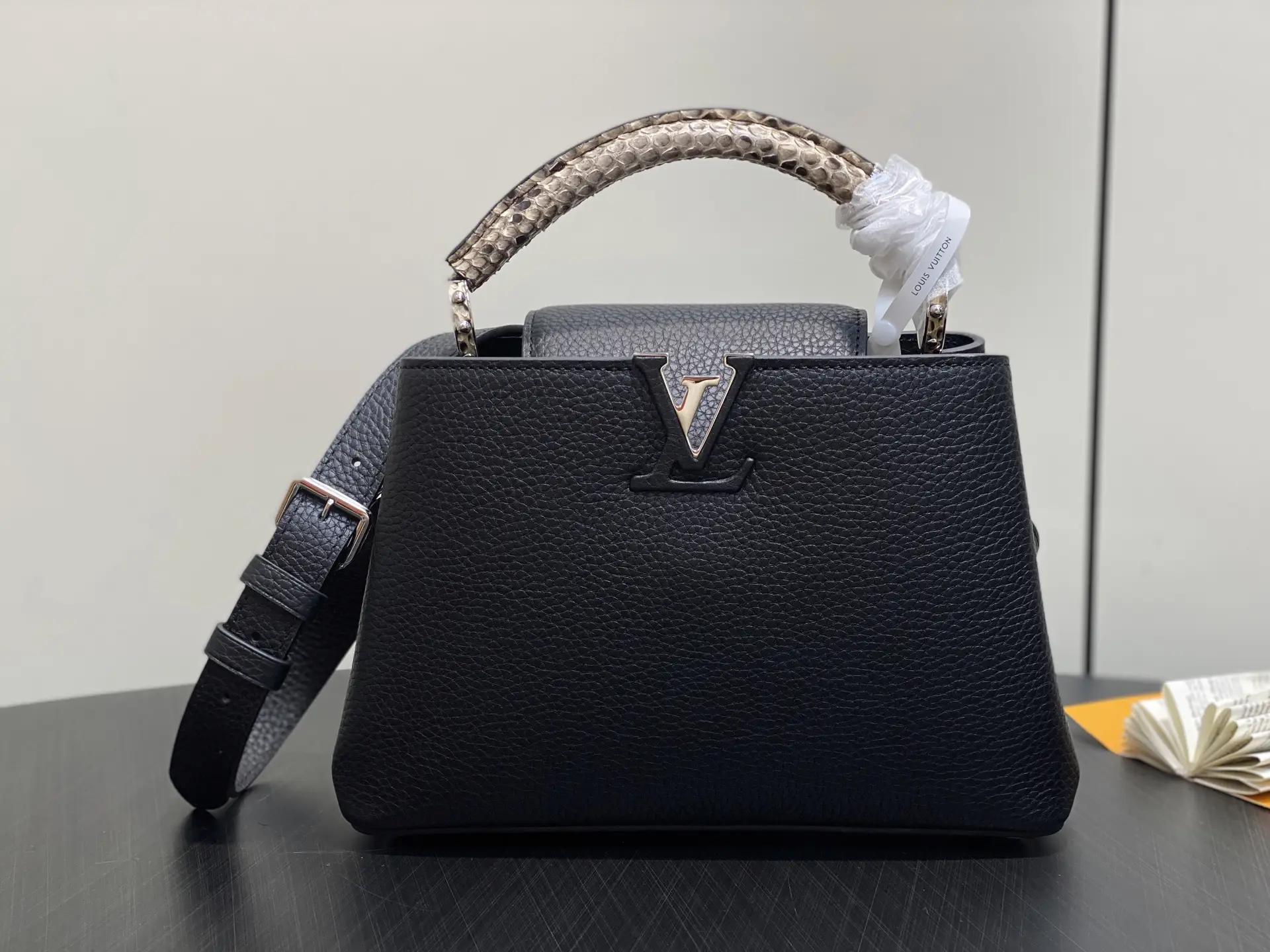 N85513 black snake skin full skin cap, English style series CAPUCINS B
