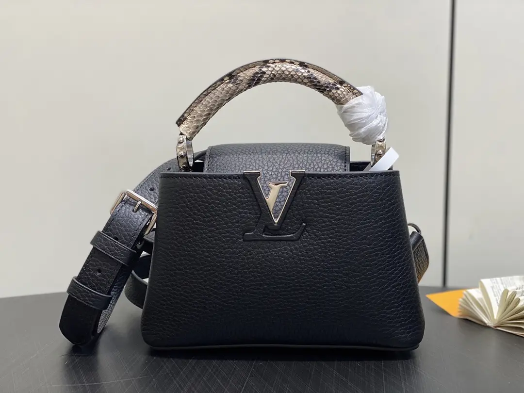 N85513 black snake skin full skin cap, English series CAPUCINS fans