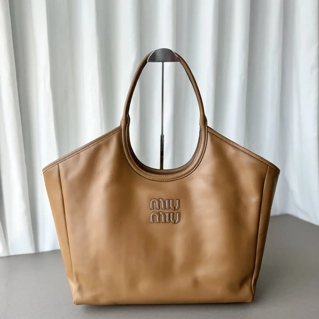 Large full leather black
Isetan Limited Edition Underarm Bag
September on Isetan Popu