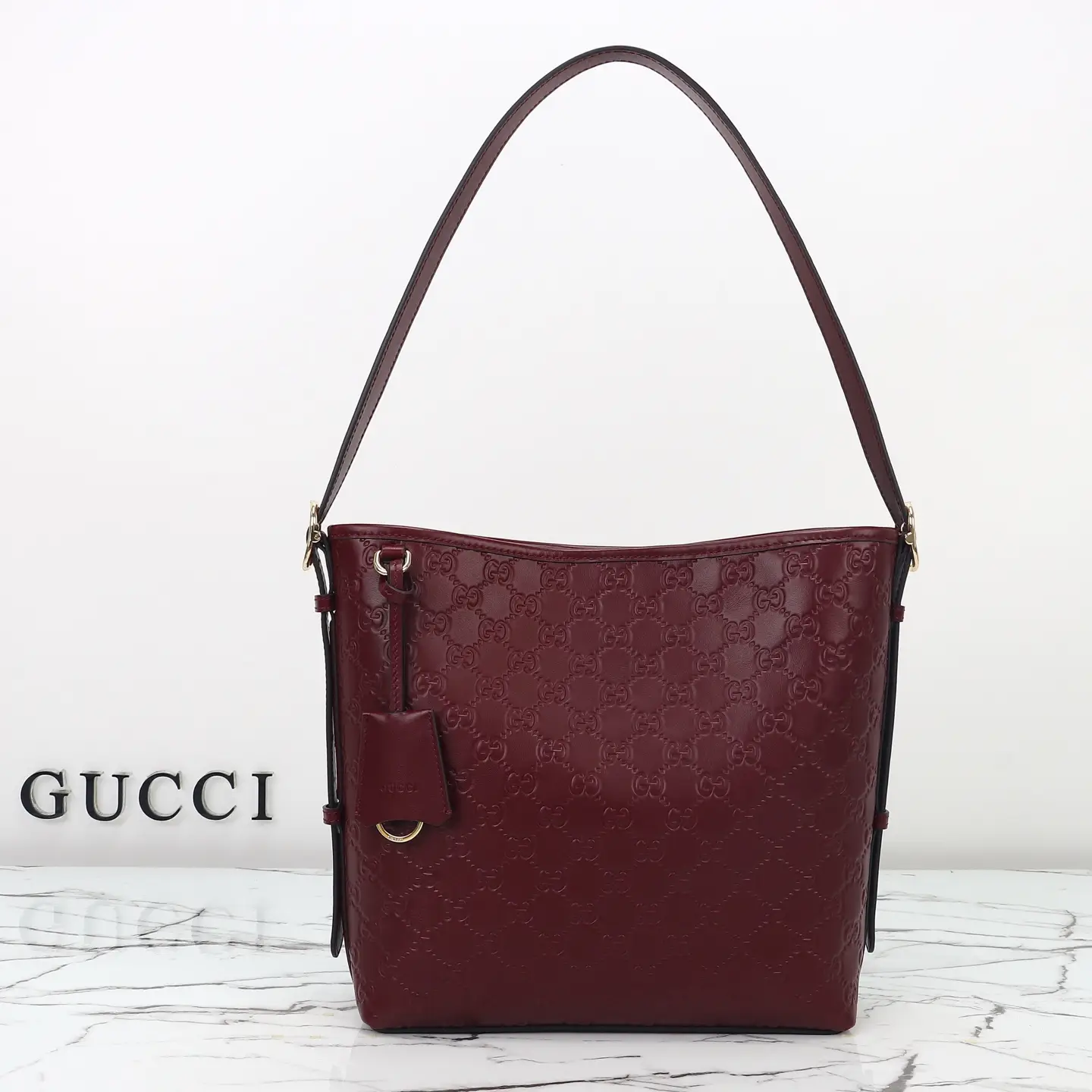 Gucci， Original leather, model number 848881, red pressure