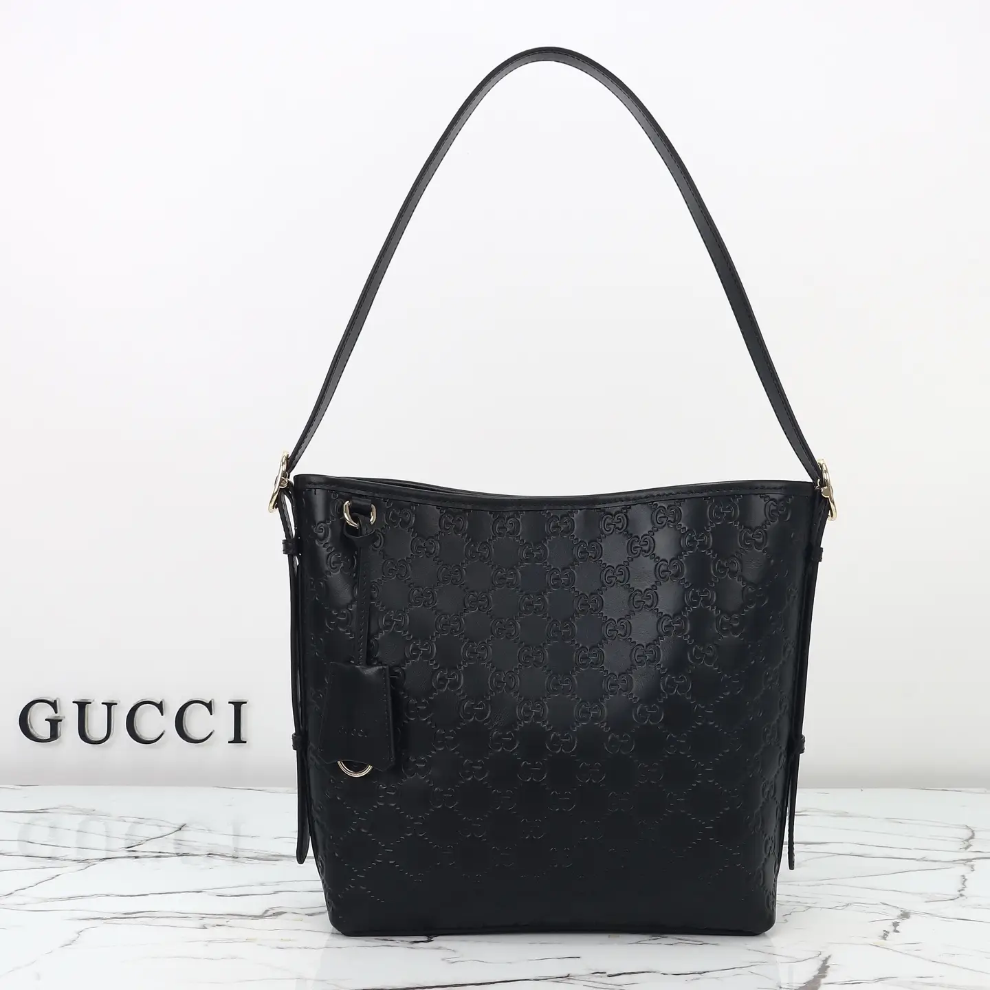 Gucci， Original leather, model number 848881 grams press