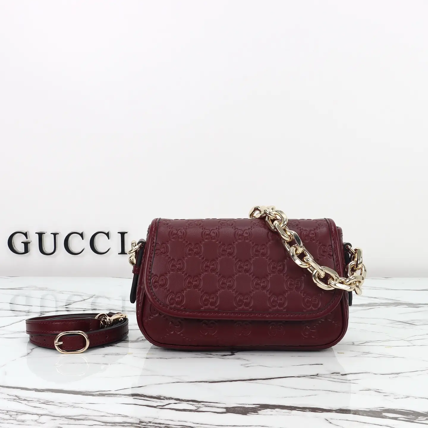 Gucci， Original leather, model number 847448, red pressure