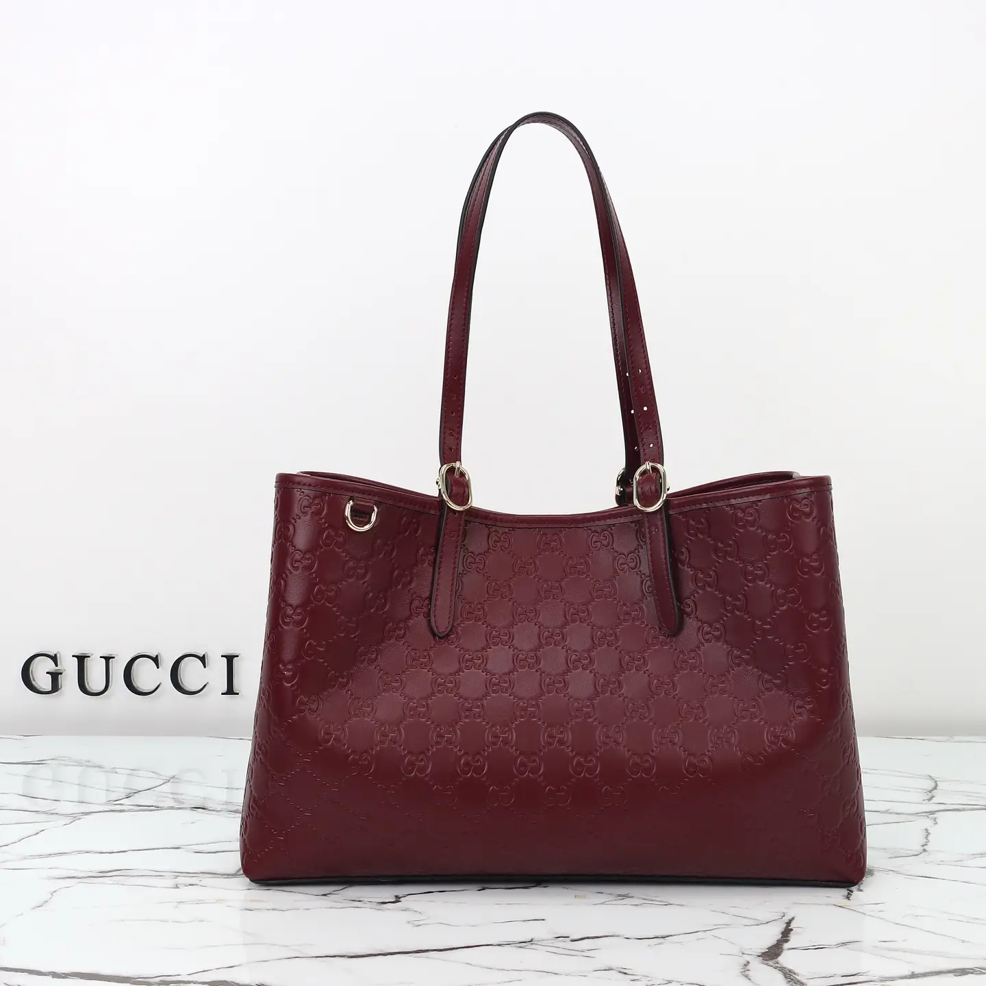 Gucci， Original leather, model number 815213, red pressed
