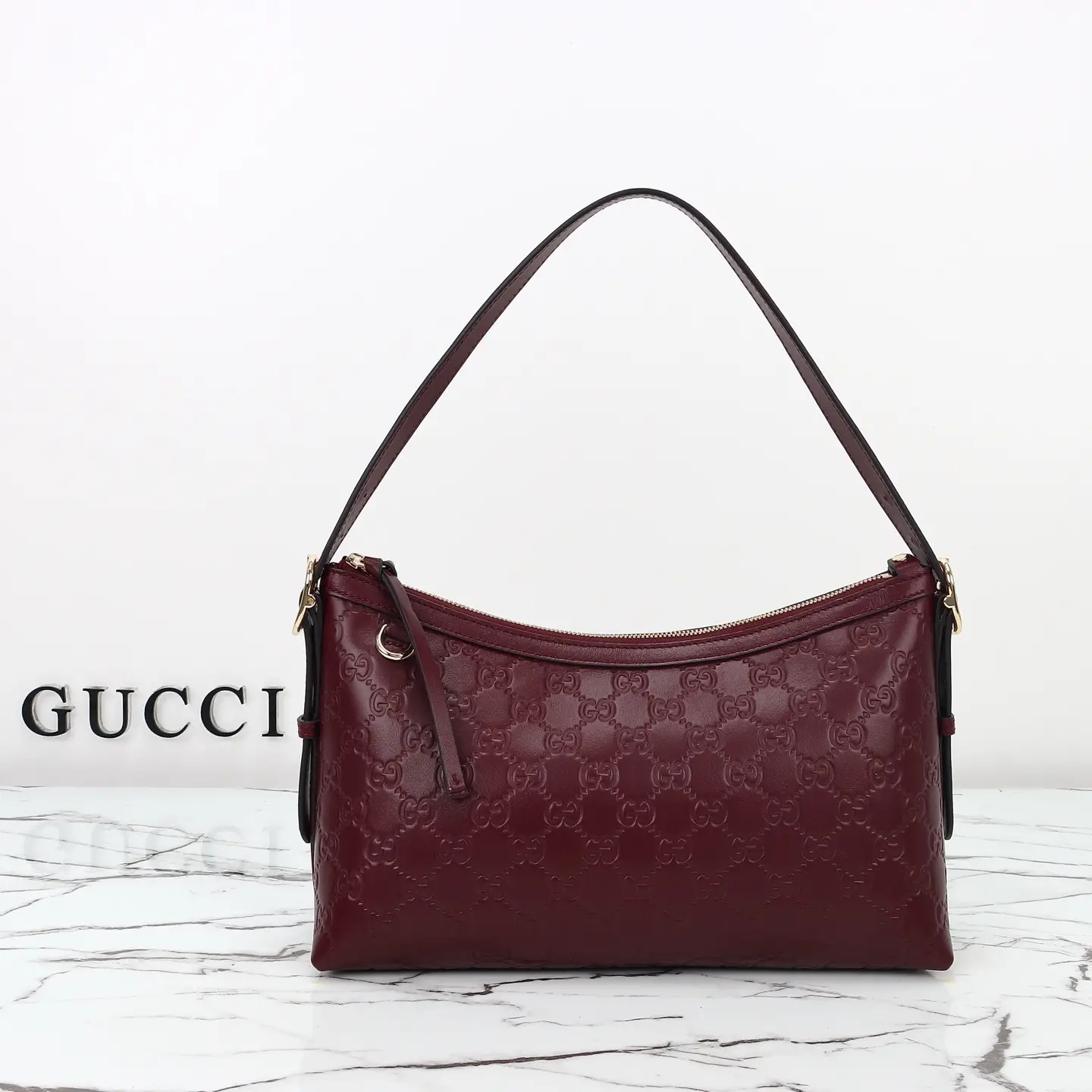 Gucci， Original leather, model number 847449, red pressure