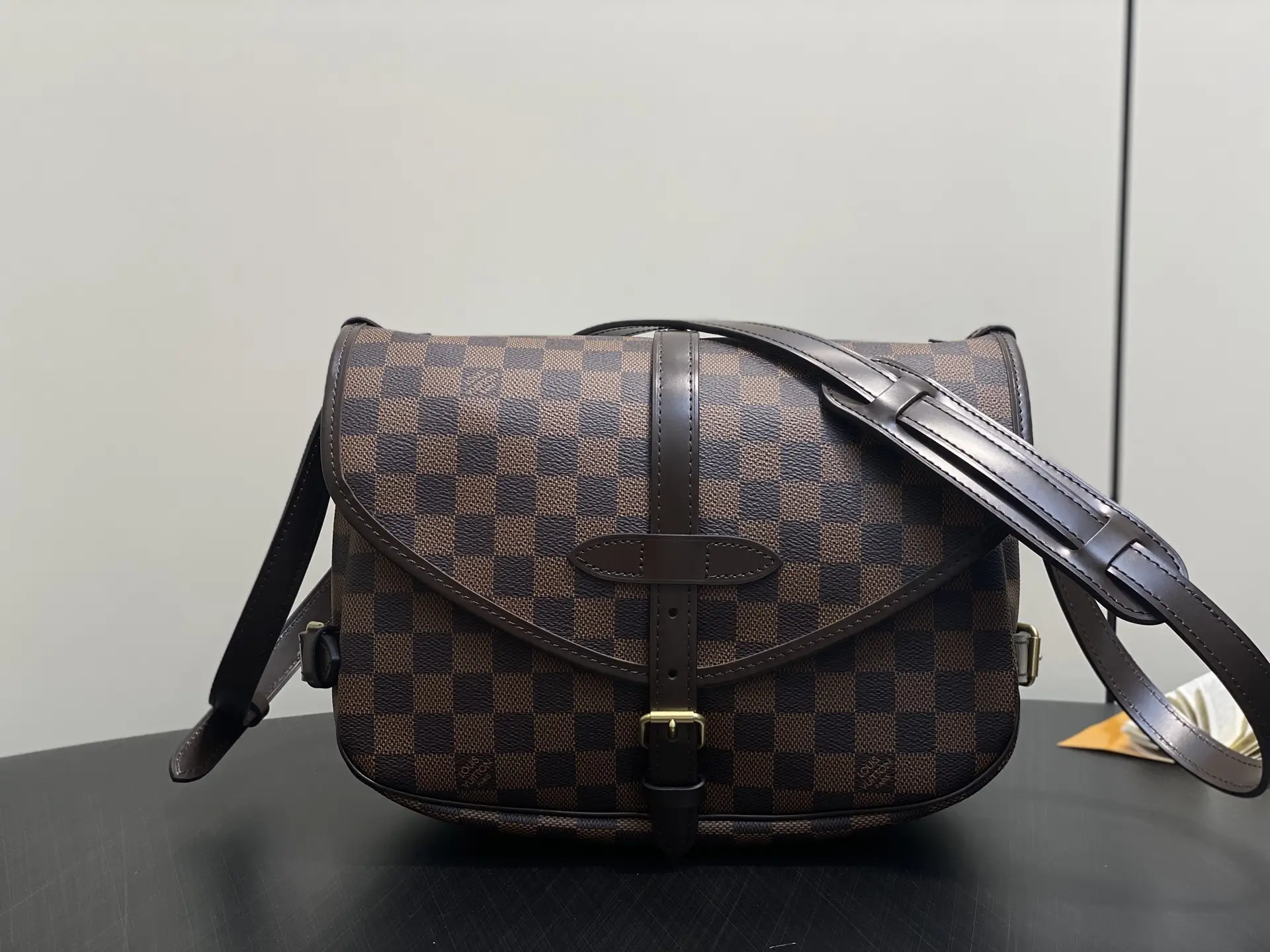 N48080 Brown SAUMUR Medium Handbag M40710 Vintage Postman