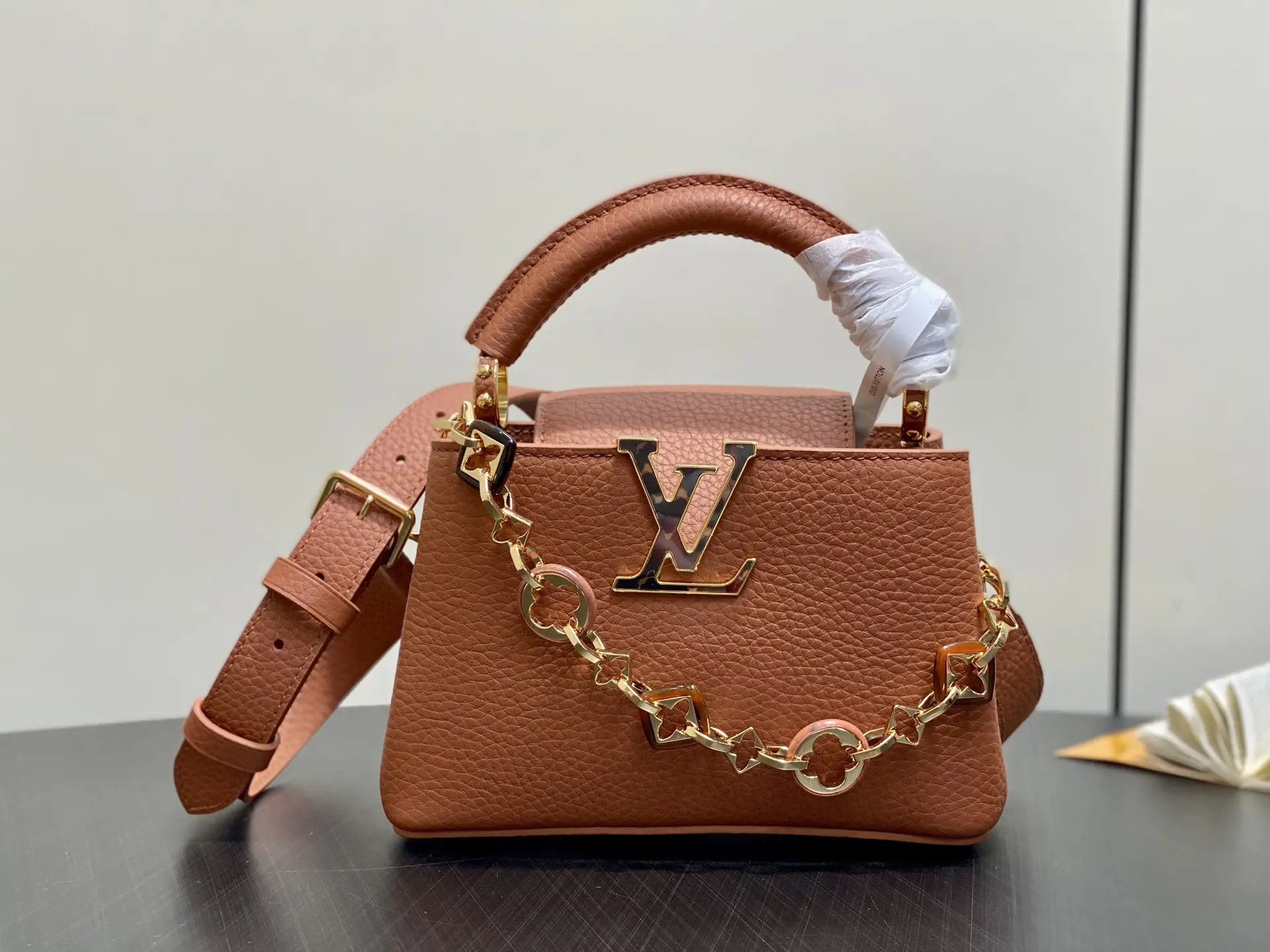 M14970 Brown M14381 Chain Full Leather Cap That English CAPUCI