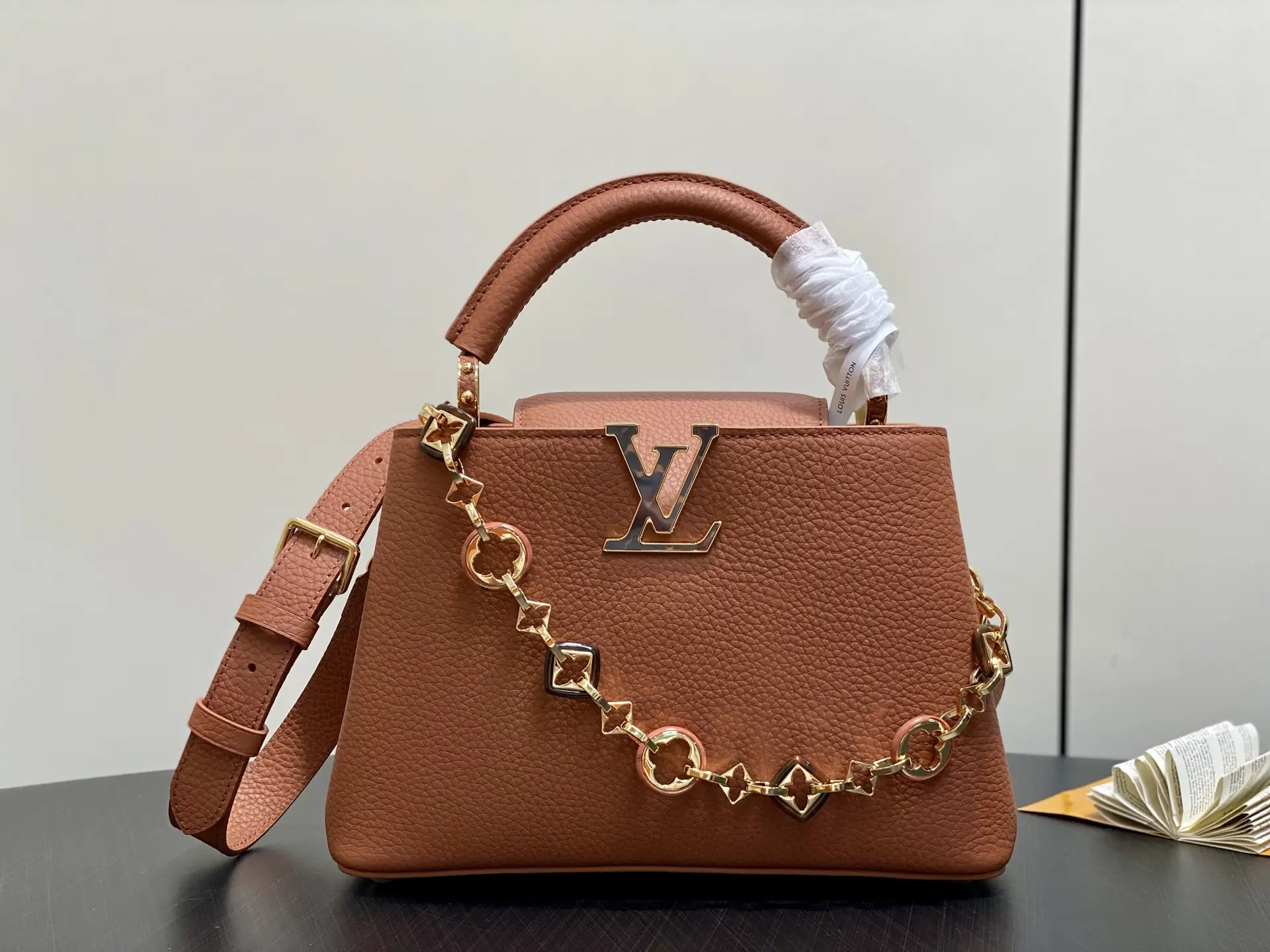 M14970 Brown M14381 Chain Full Leather Cap That English CAPUCI