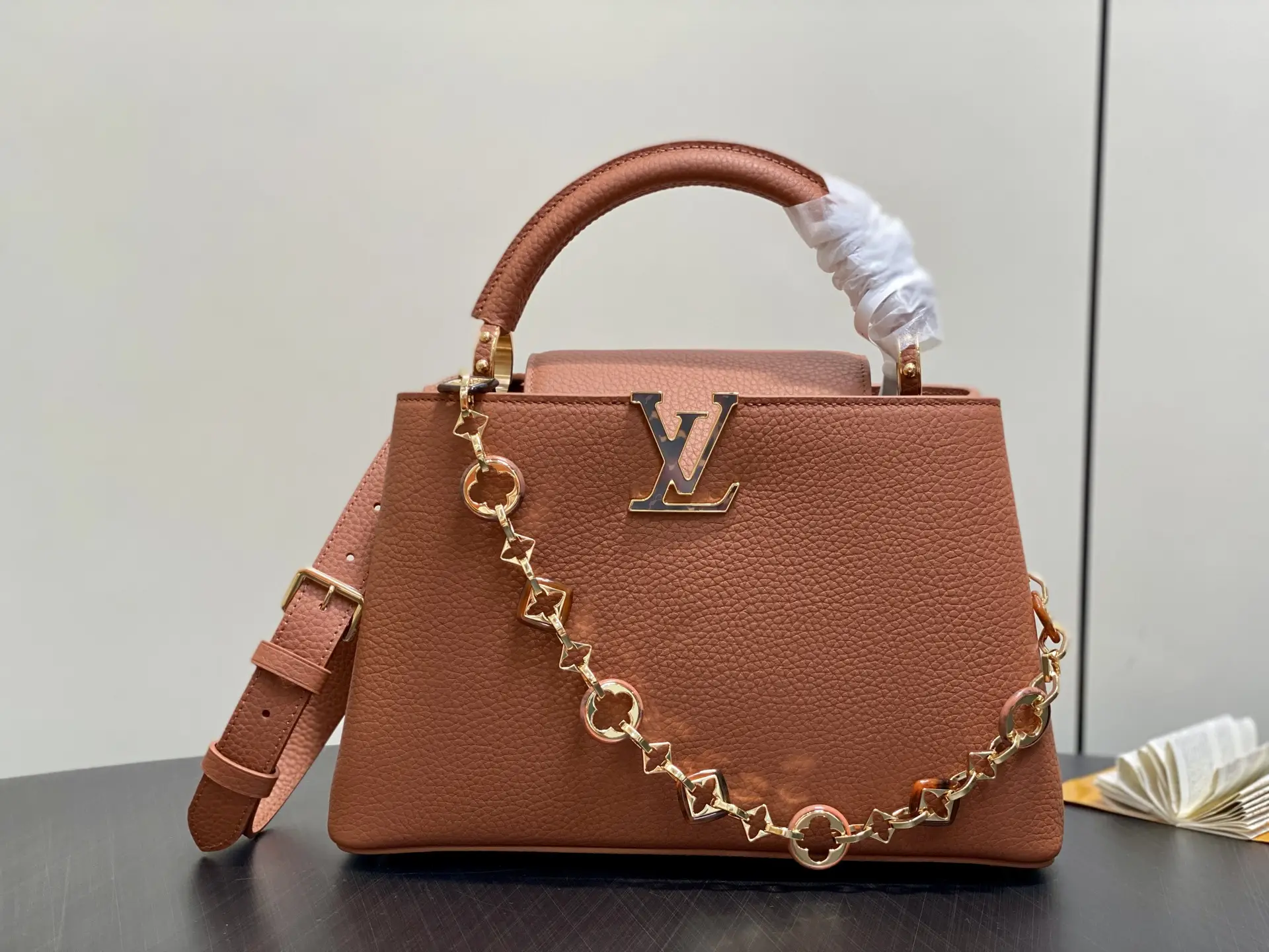 M14970 Brown M14381 Chain Full Leather Cap That English CAPUCI