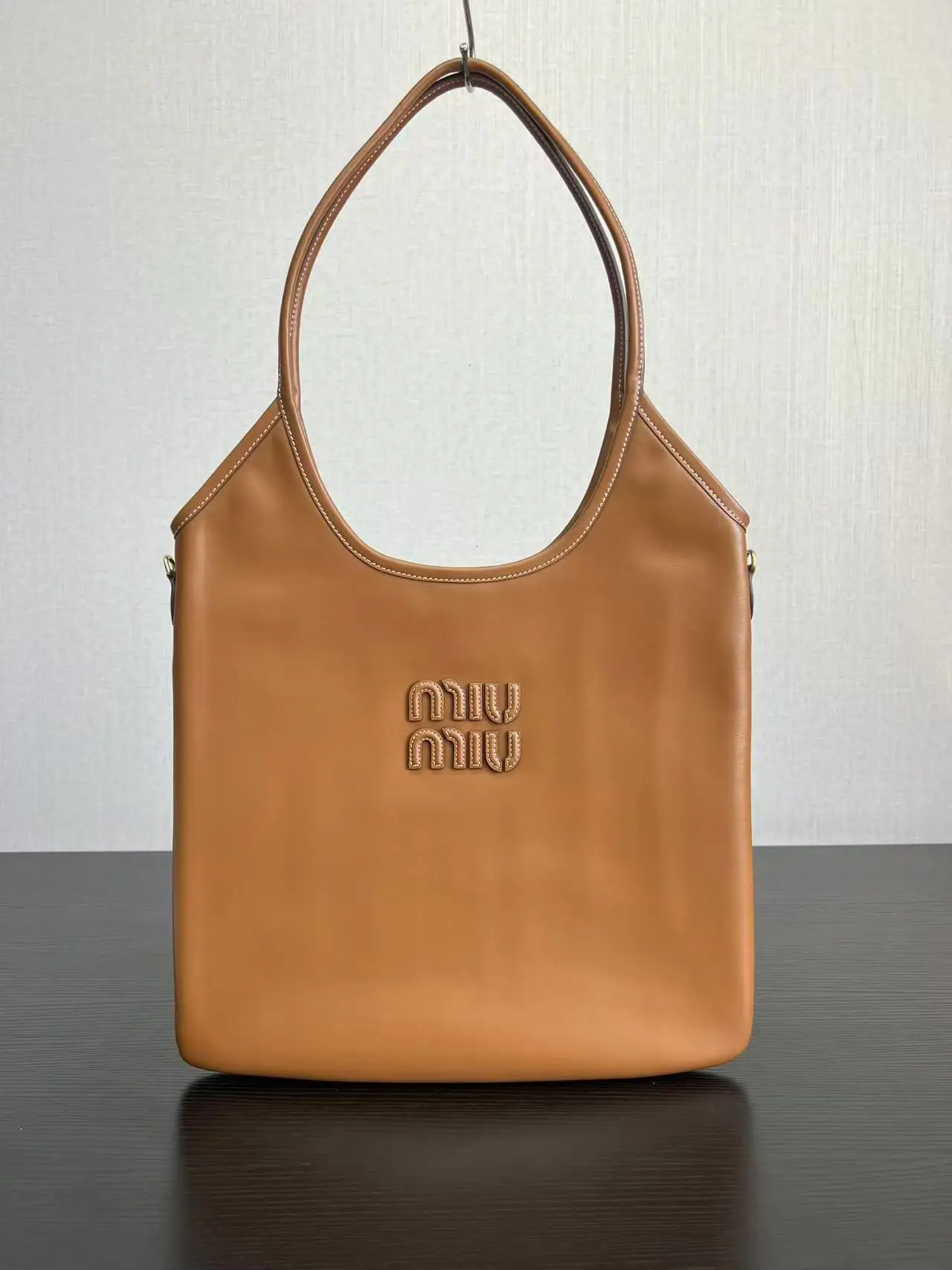 Full skin brown
Isetan Limited Edition Underarm Bag
September on Isetan Popup