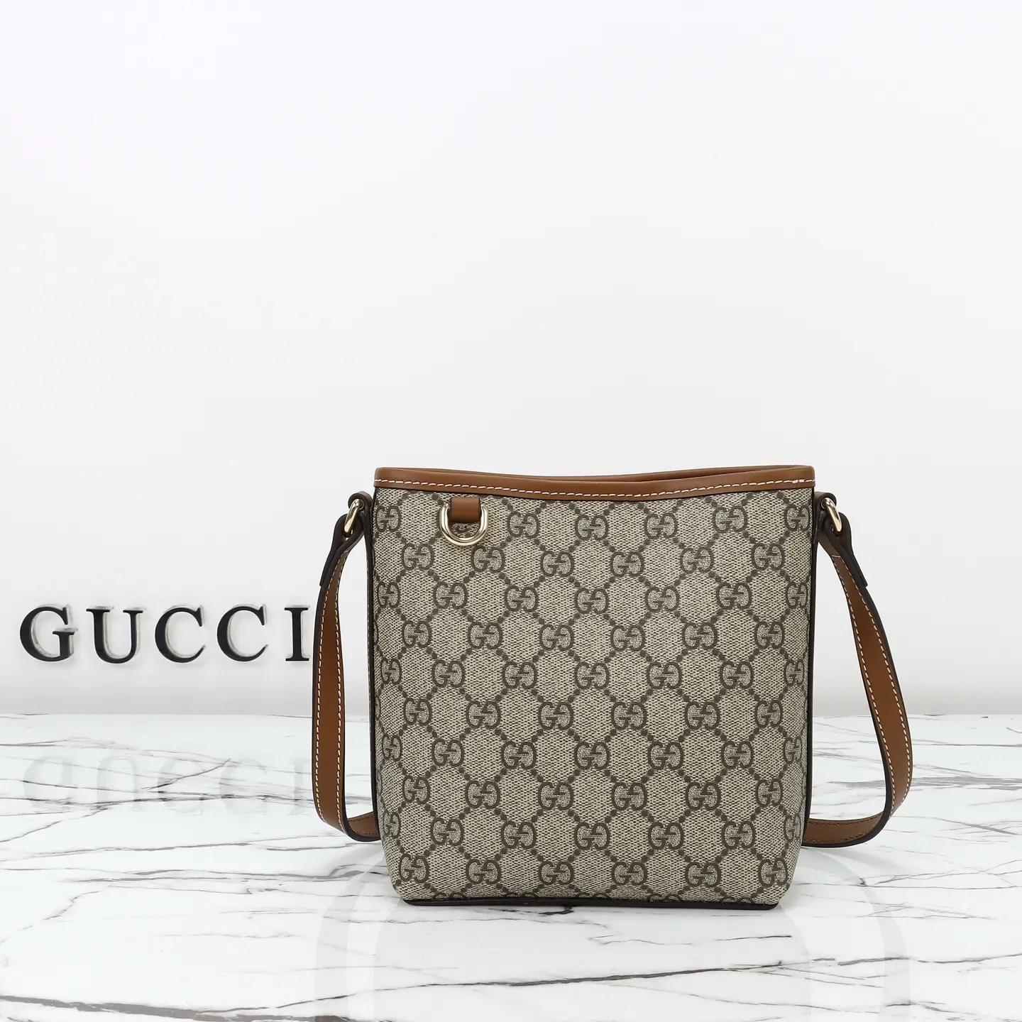 Gucci， Original leather, style 847090 apricot brown size: width below 14