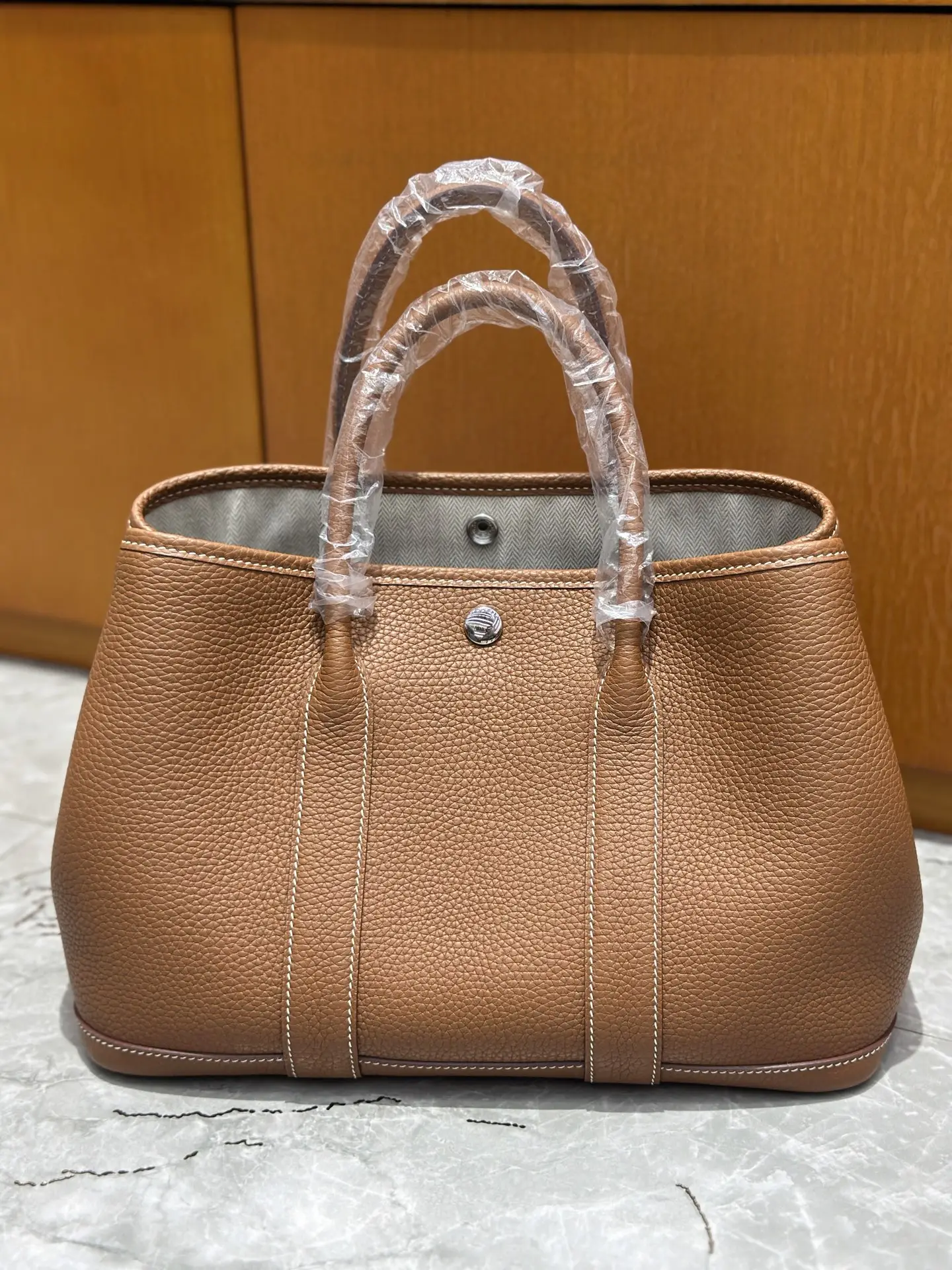 30cm
Garden bag full leather real shot ❤️ Golden Palm
Commuting out of the street is very suitable!! Full of advanced