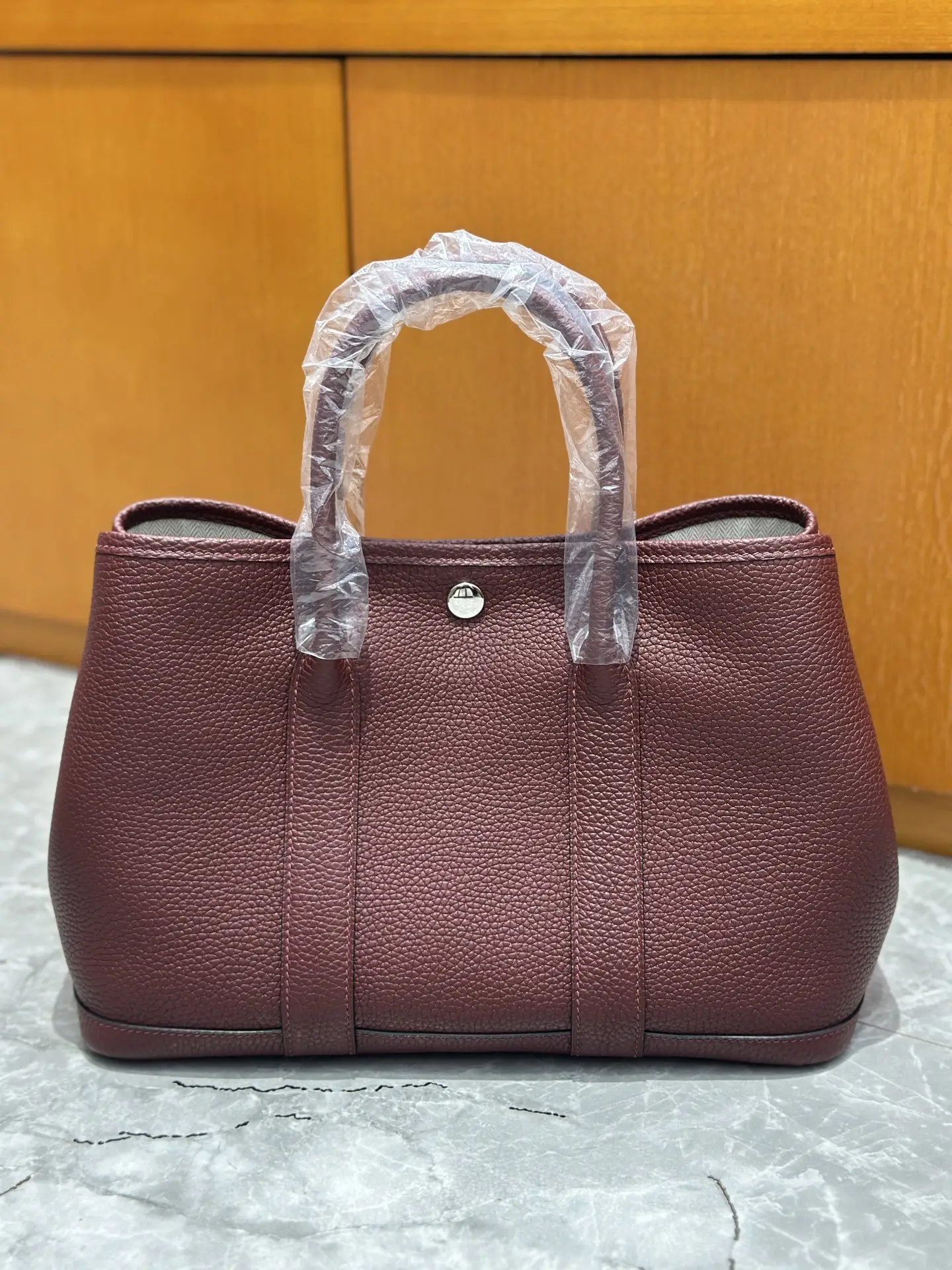 30cm
Garden bag full leather real shot ❤️ Love Ma Hong
Commuting out of the street is very suitable!! Full of height