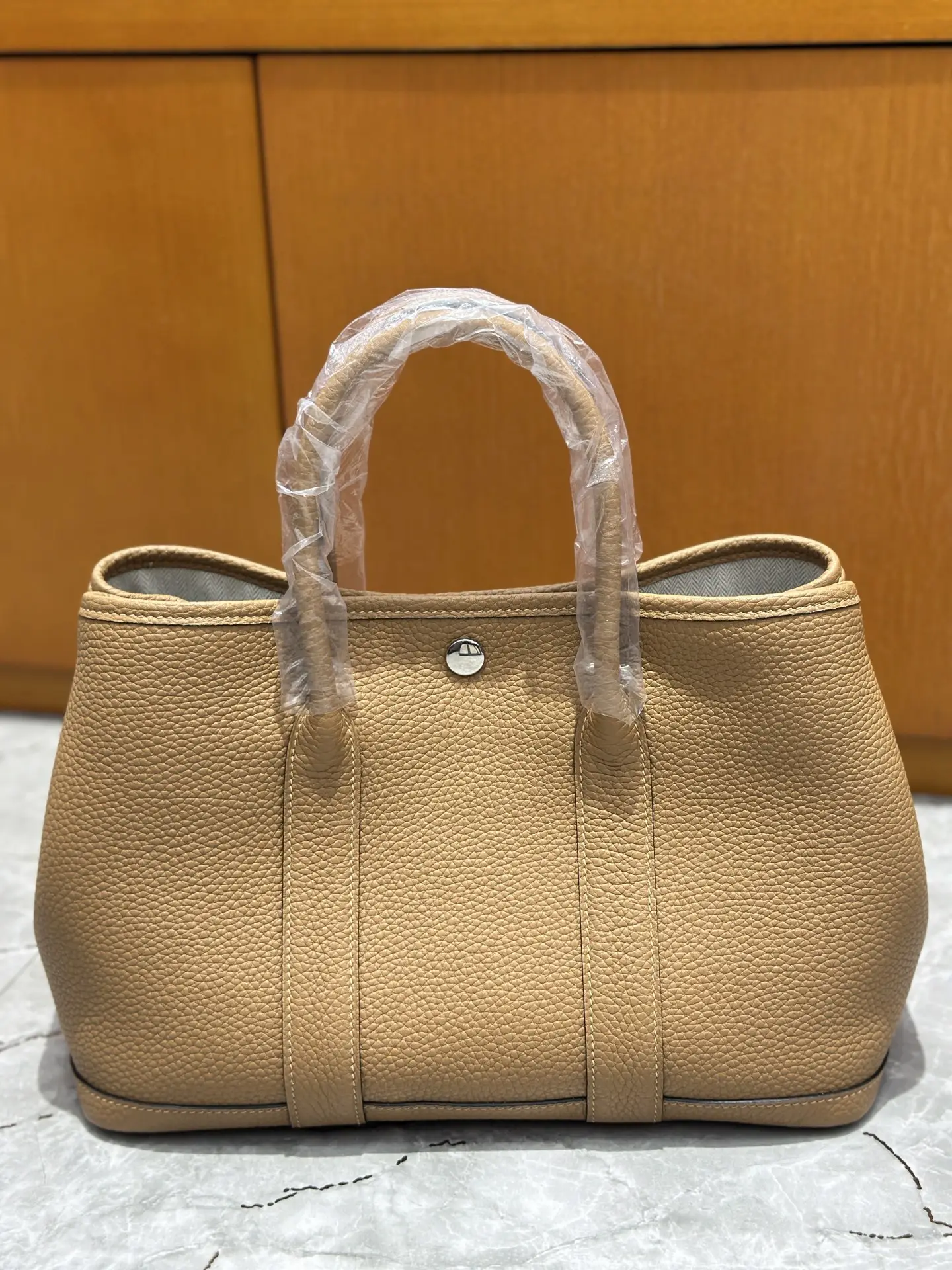 30cm
Garden bag full leather real shot ❤️
Commuting out of the street is very suitable!! Full of high-end feeling