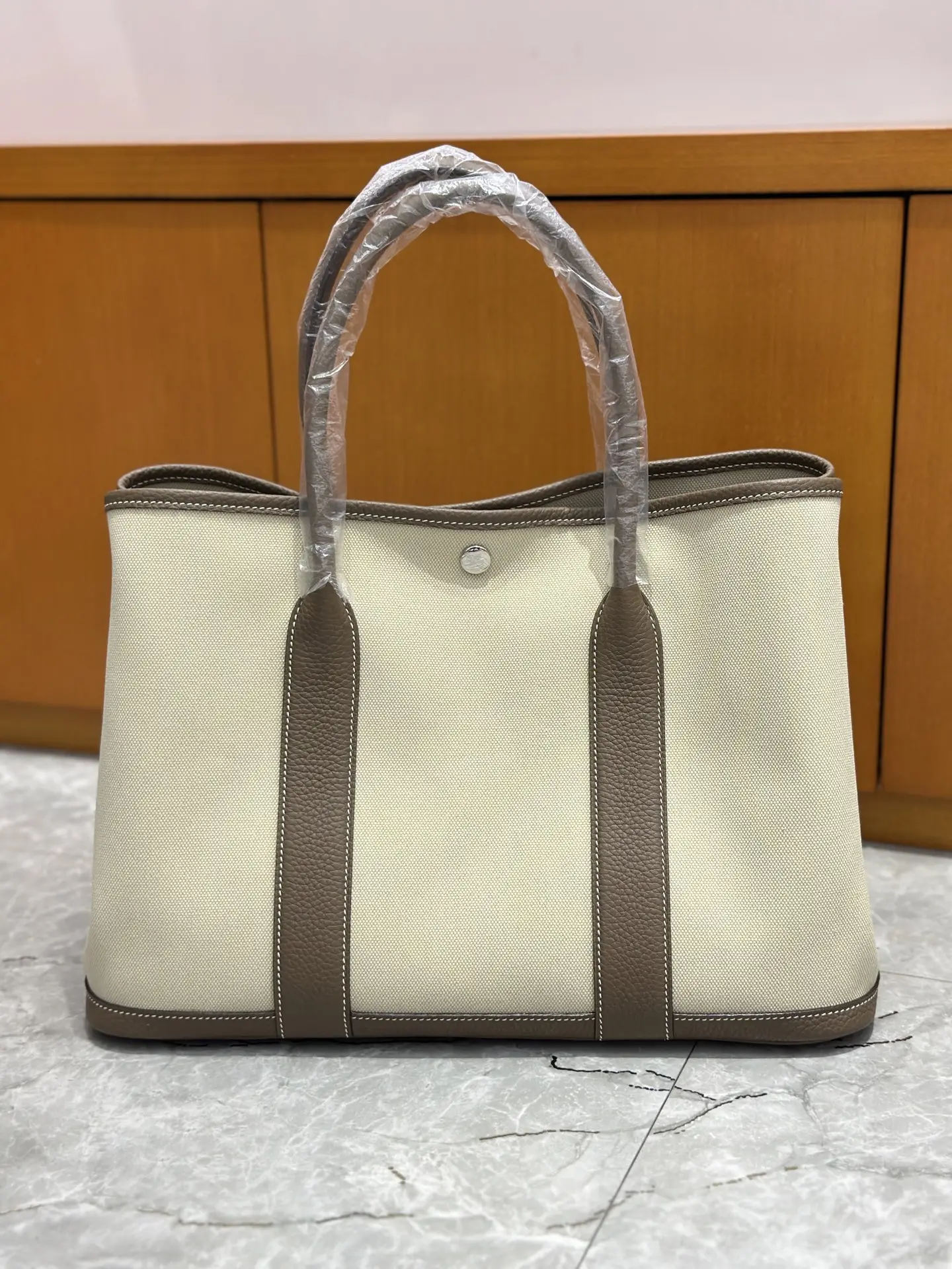 30、36cm
Garden bag single-layer canvas spot shot
Elephant Grey/beige canvas
commute