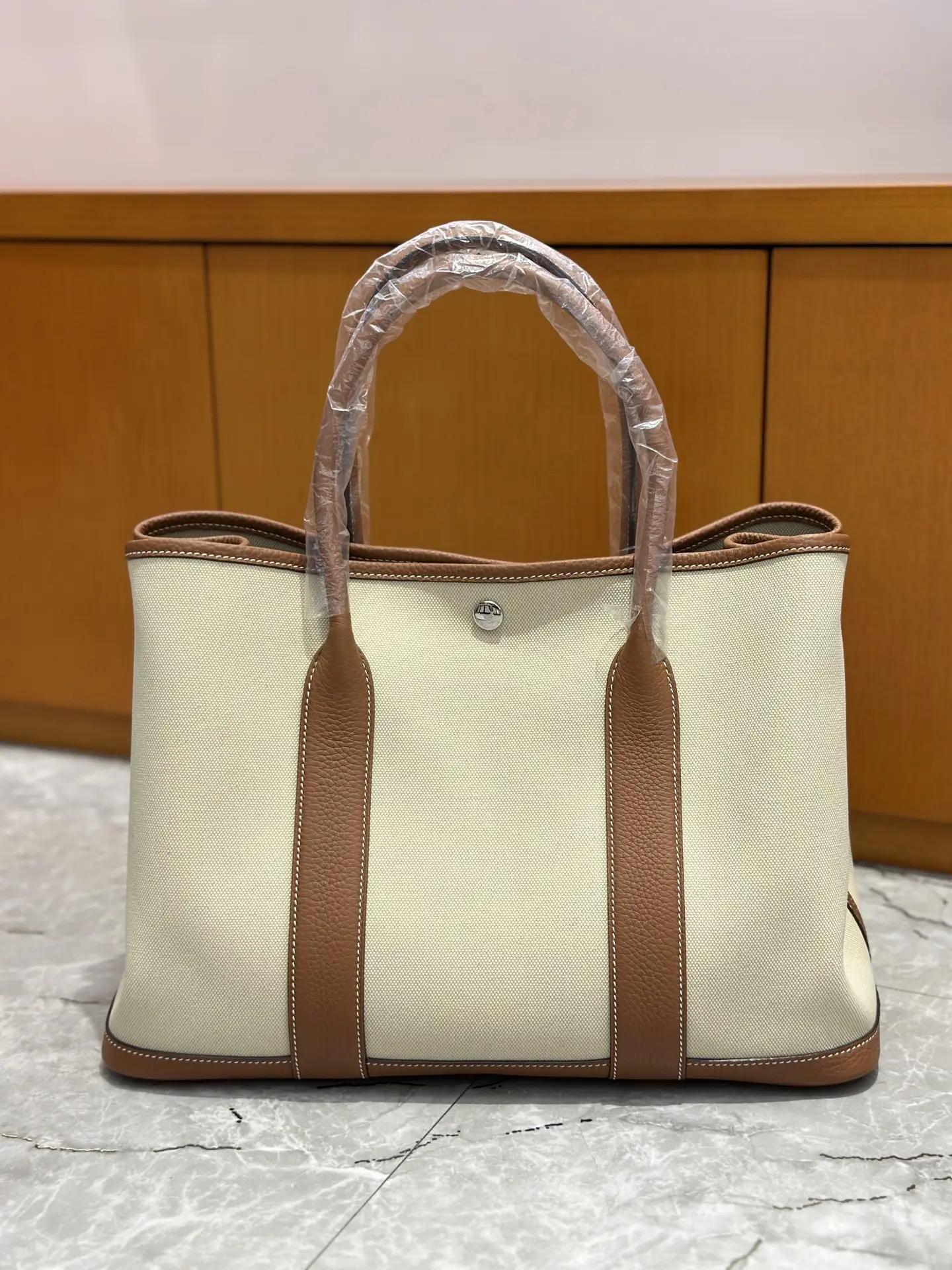 30、36cm
Garden bag single-layer canvas spot shot
Golden brown/beige canvas
Commuting out