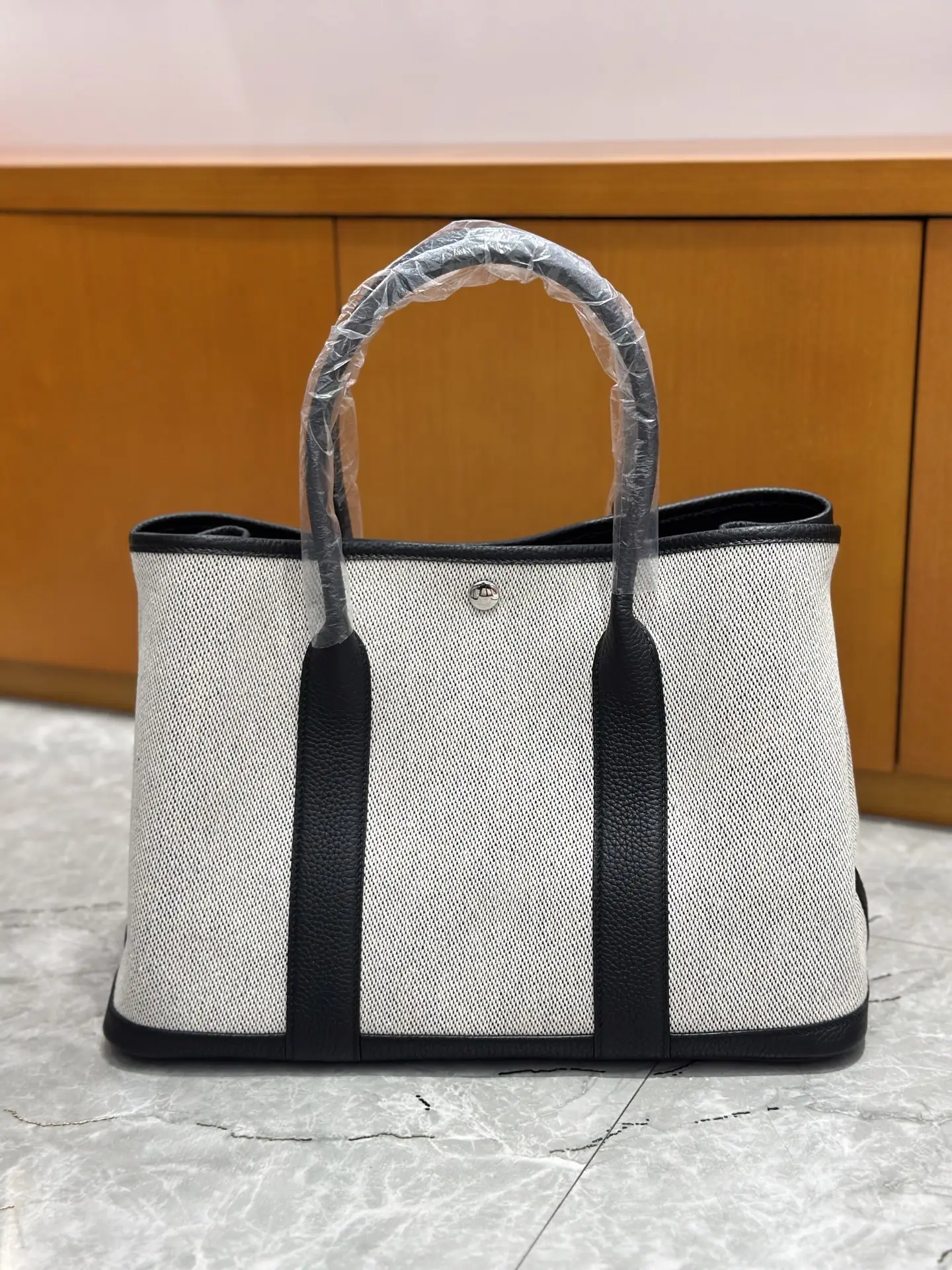 30、36cm
Garden bag single-layer canvas spot shot
Black/Black and White Grid/Black Background
commute