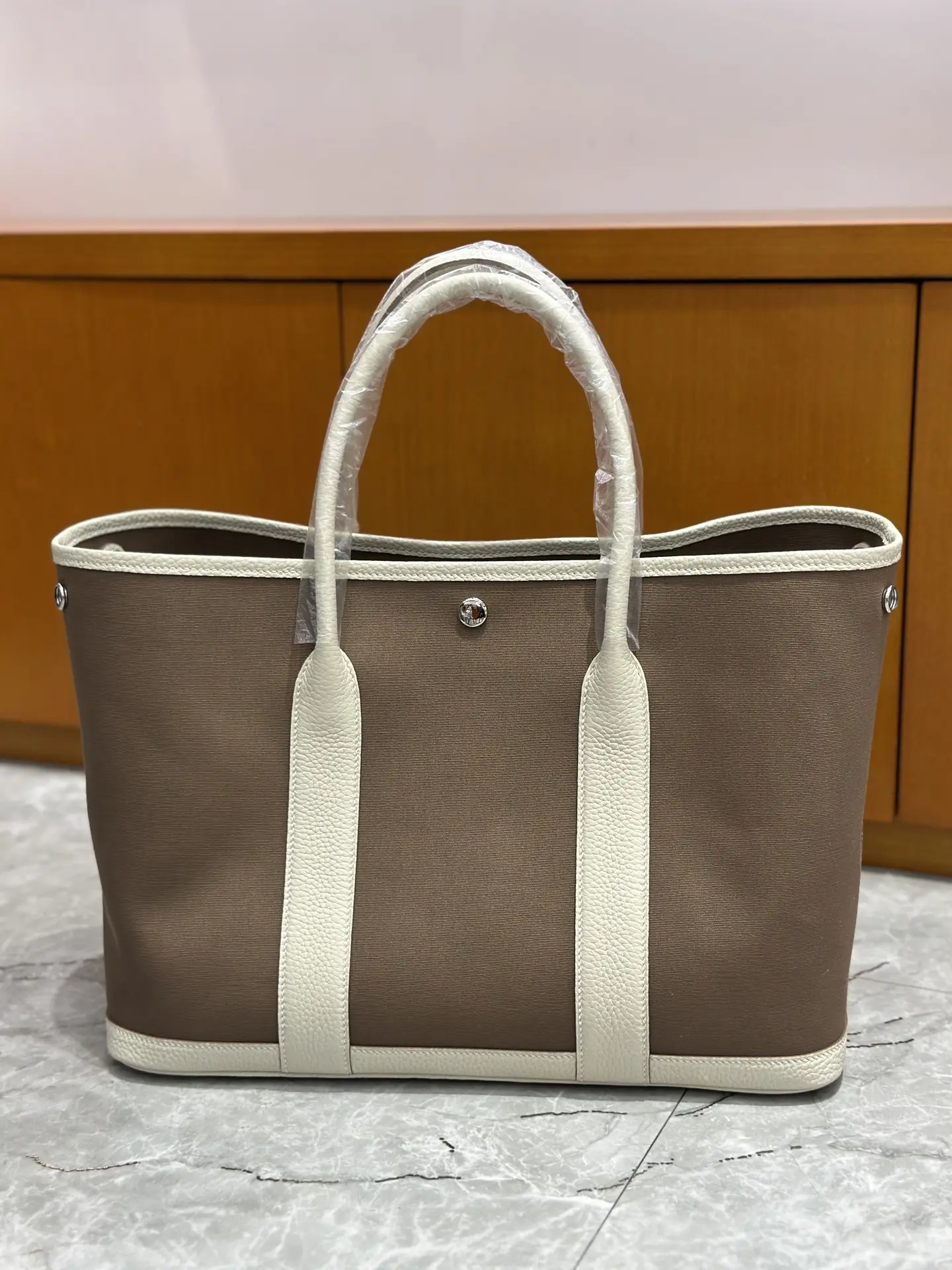 30、36cm
Garden bag single-layer canvas spot shot
Milk shake white/elephant grey canvas
commute