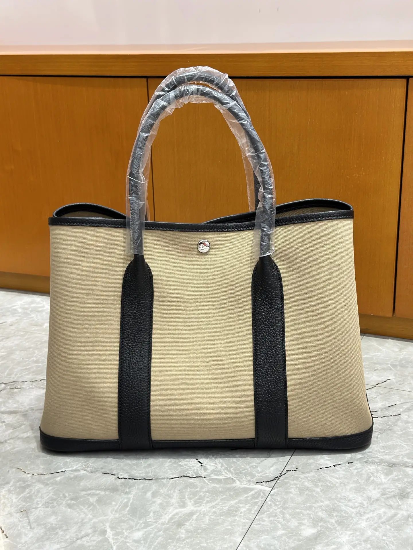 30、36cm
Garden bag single-layer canvas spot shot
Black/Windbreaker Grey Canvas
Commuting out