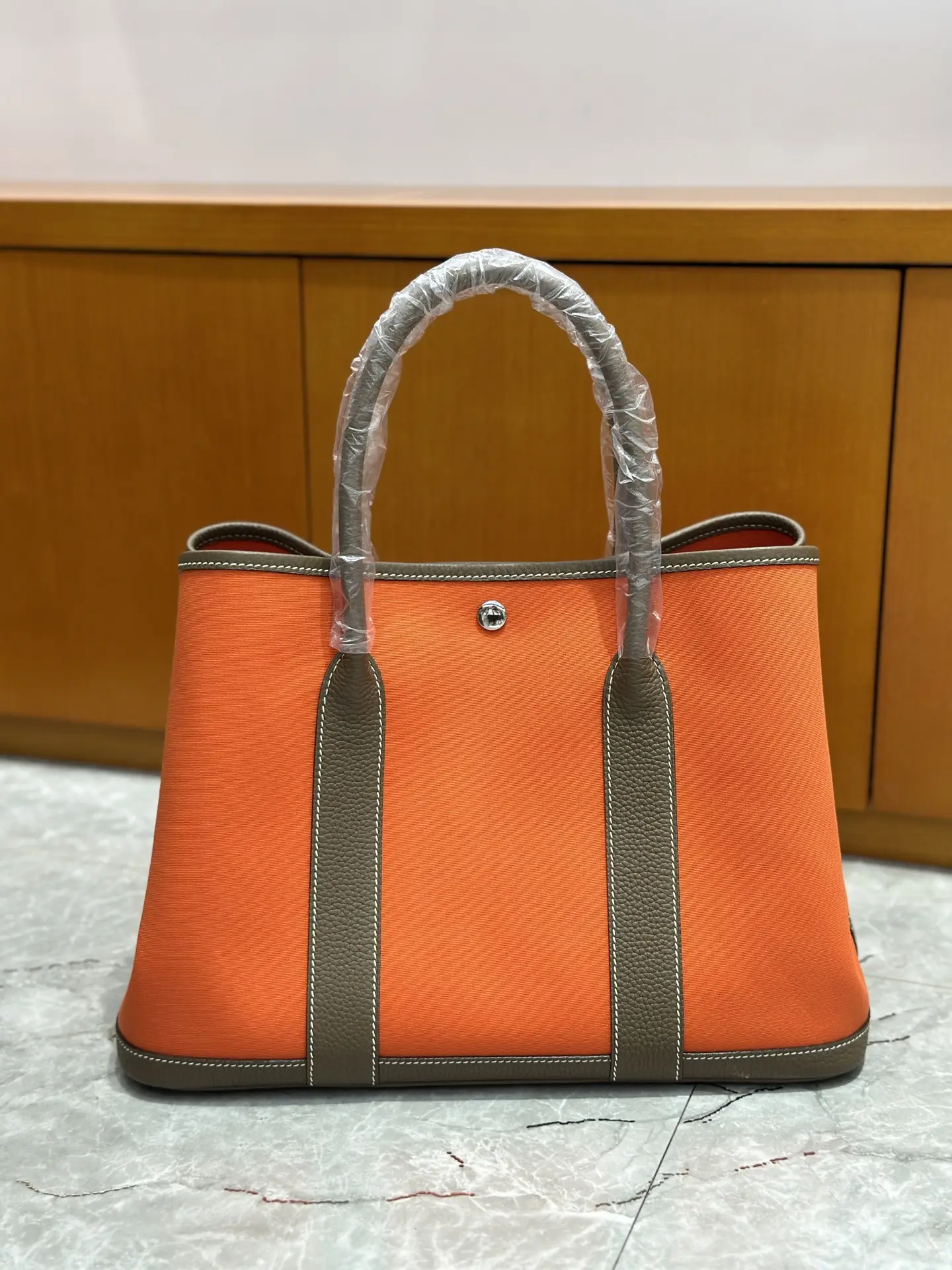 30、36cm
Garden bag single-layer canvas spot shot
Elephant Grey/Orange Canvas
Commuting out