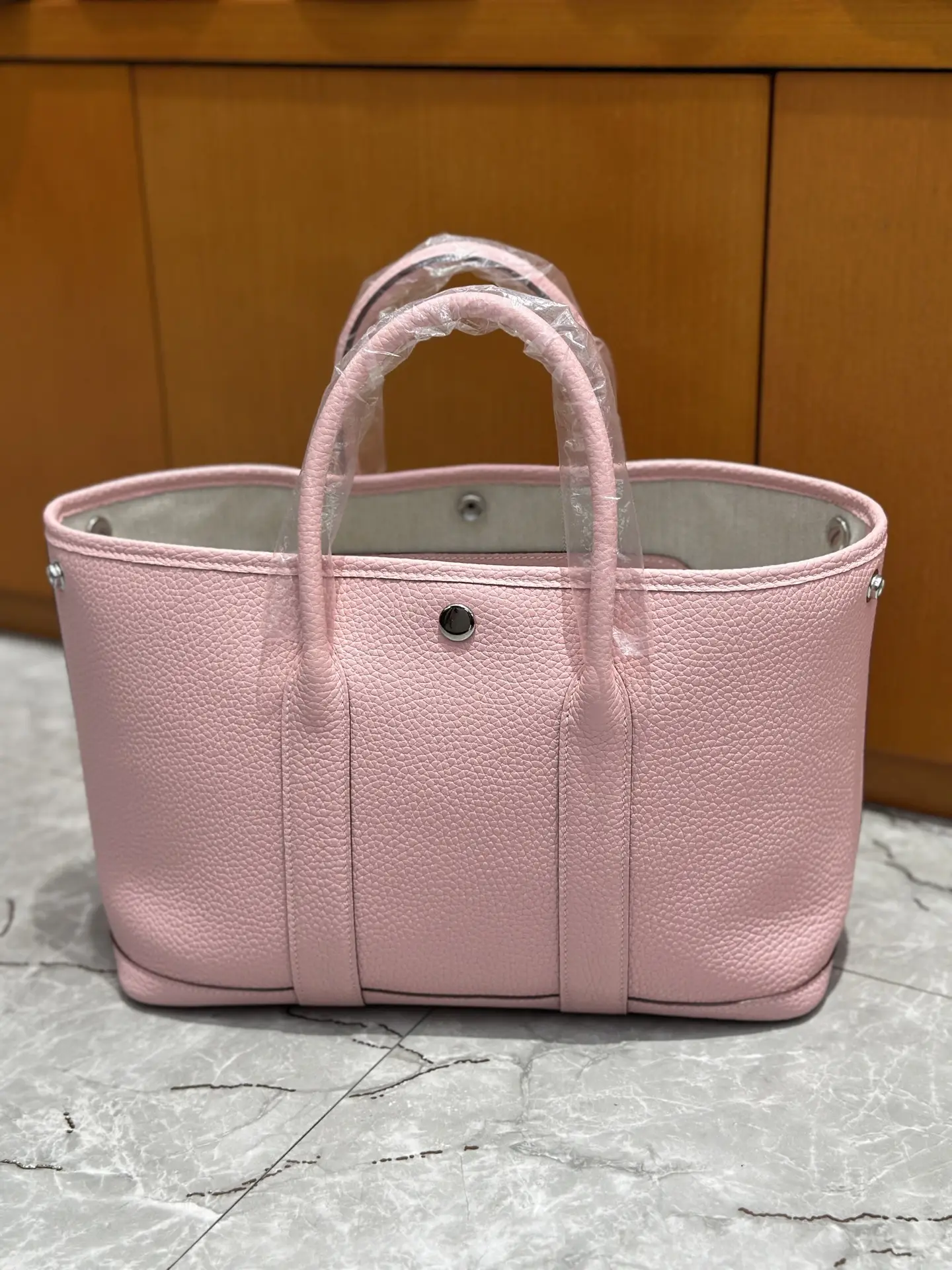 30cm
Garden bag full leather new color ❤️ 3Q powder
Commuting out of the street is very suitable!! full