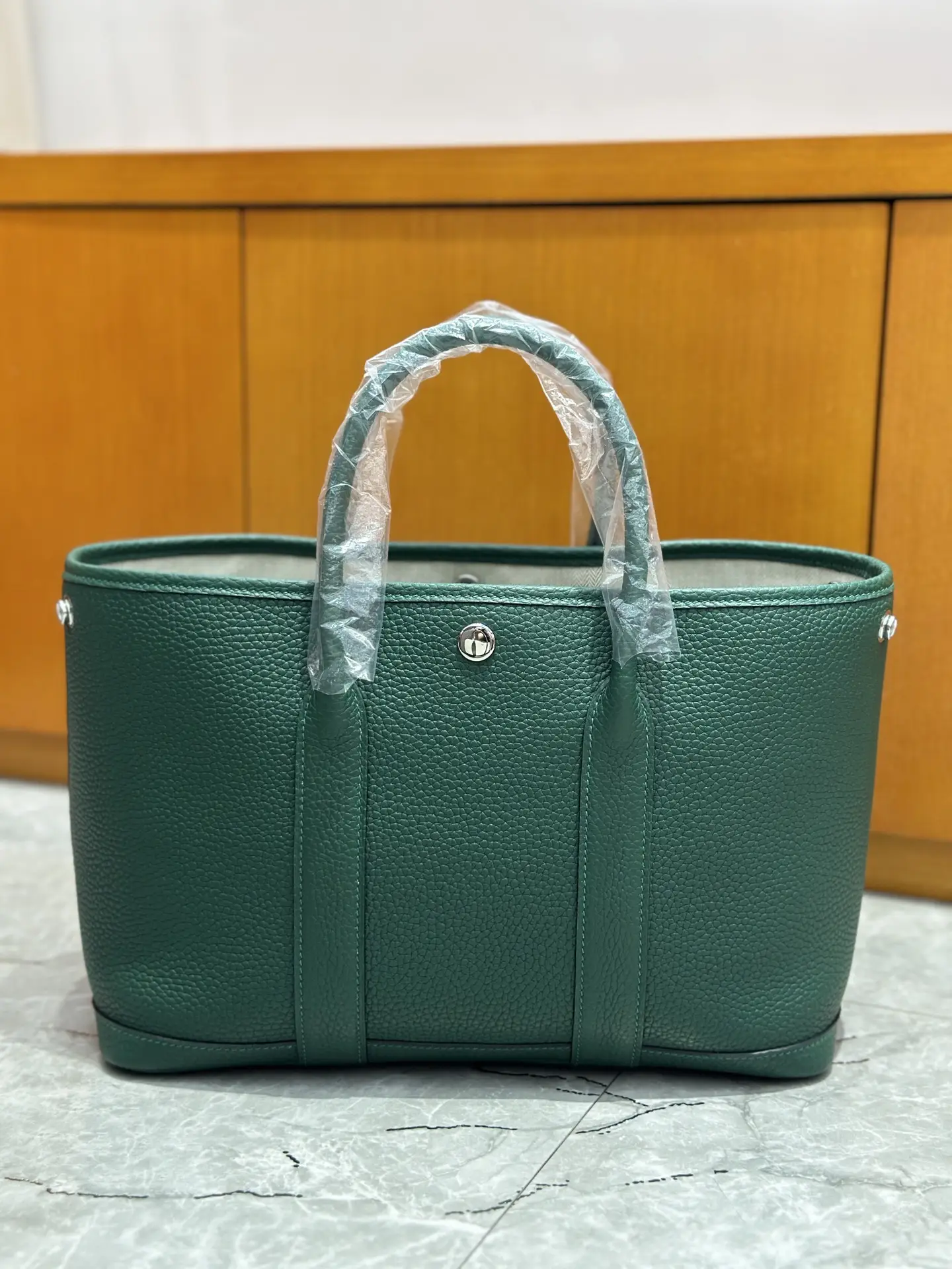 30cm
Garden bag full leather new color ❤️ Velvet Green
Commuting out of the street is very suitable!! full