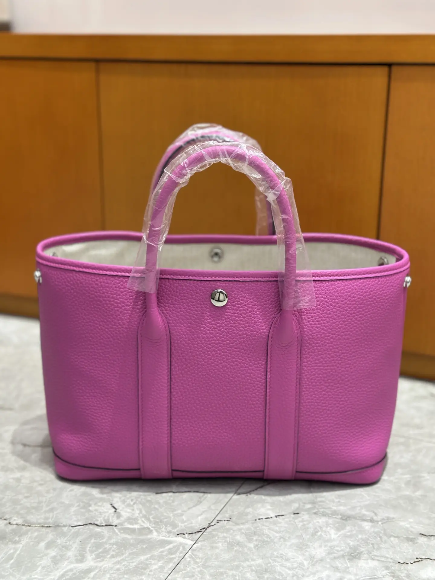 30cm
Garden bag full leather new color ❤️ Magnolia powder
Commuting out of the street is very suitable!! full