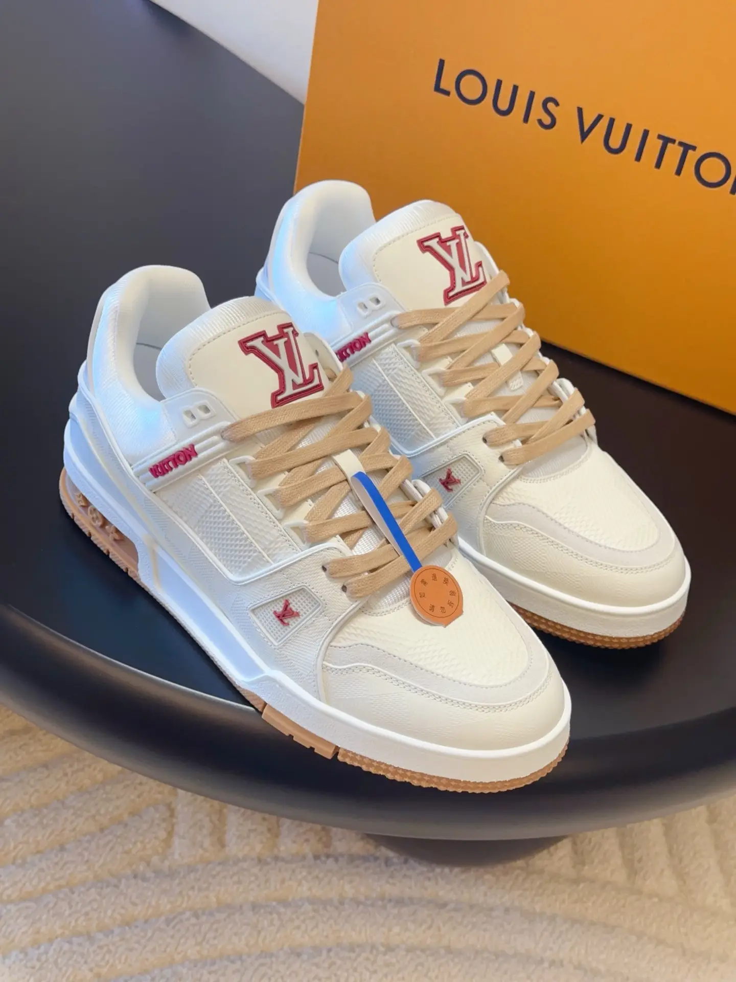 Produced by Dongguan Commodity Factory
——————————————
Louis V